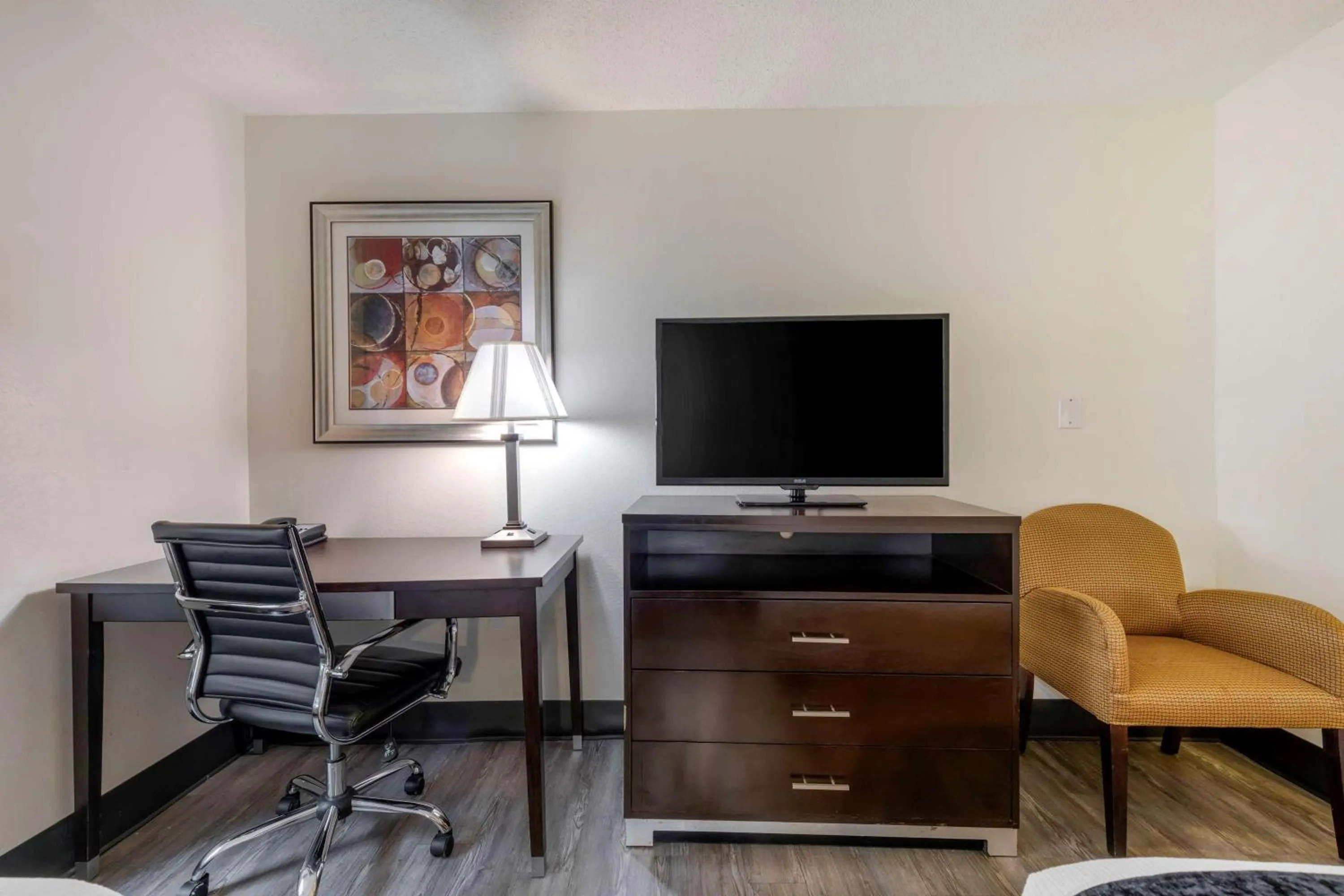 Bedroom in Best Western Plus Rockwall Inn & Suites