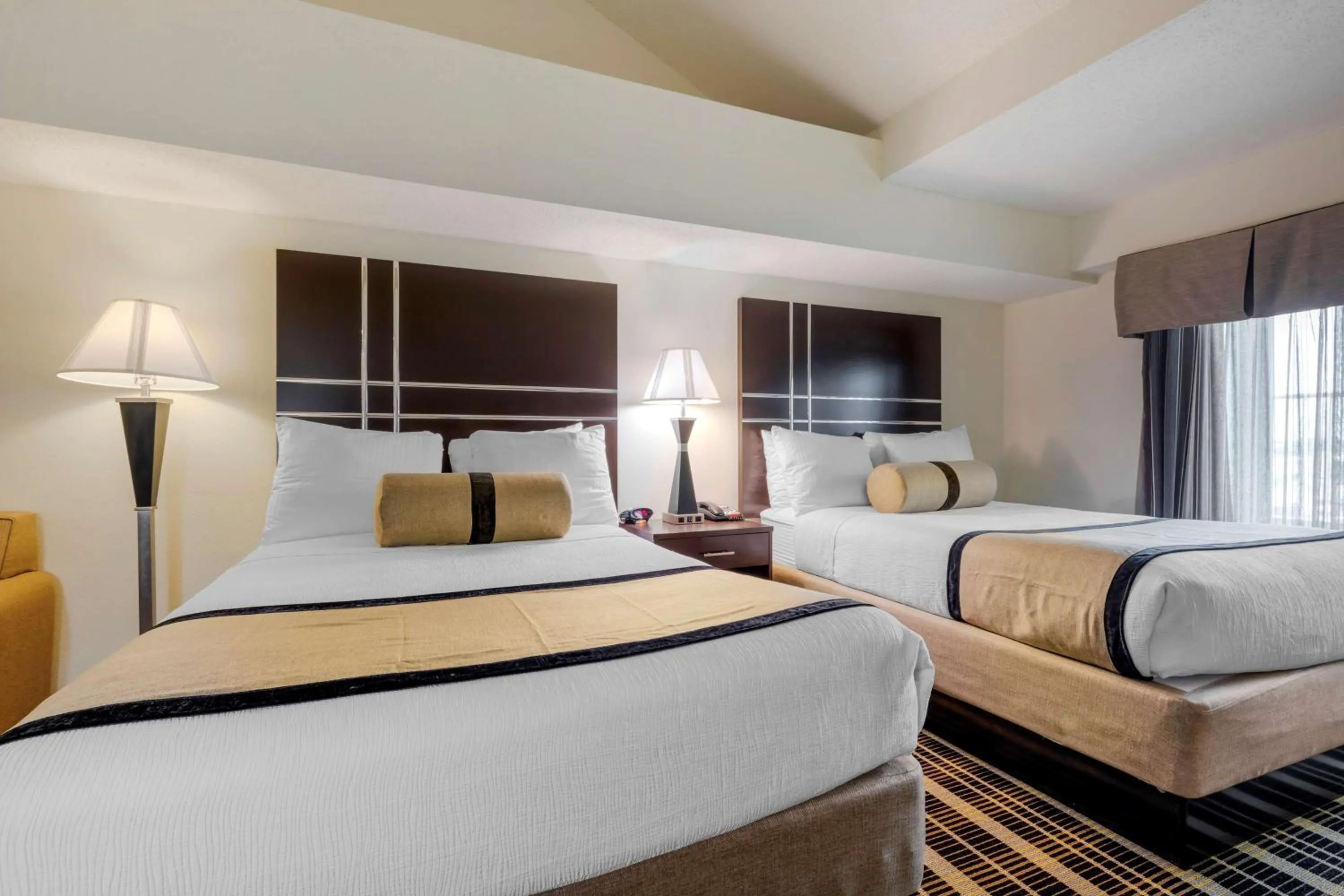 Photo of the whole room, Bed in Best Western Plus Rockwall Inn & Suites