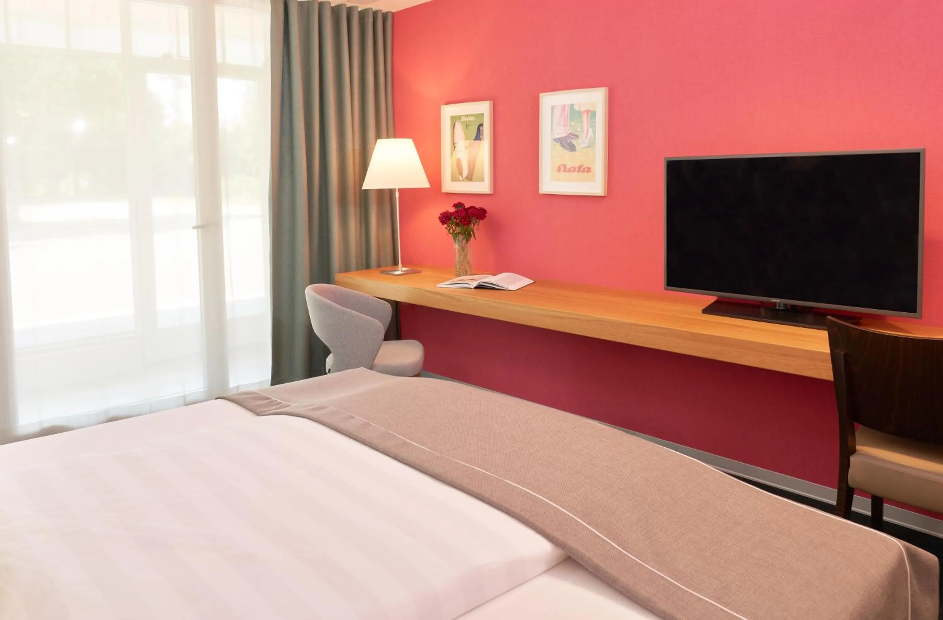 Staff, Bed in Bata Club Haus