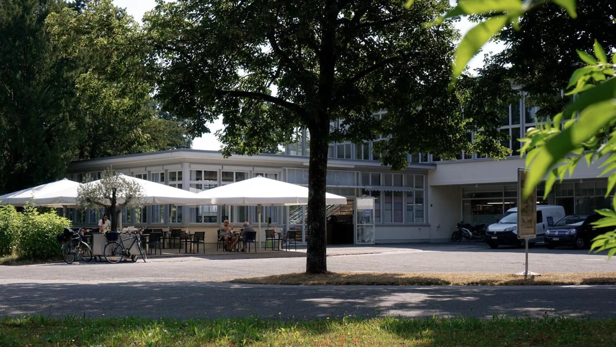 Property building in Bata Club Haus