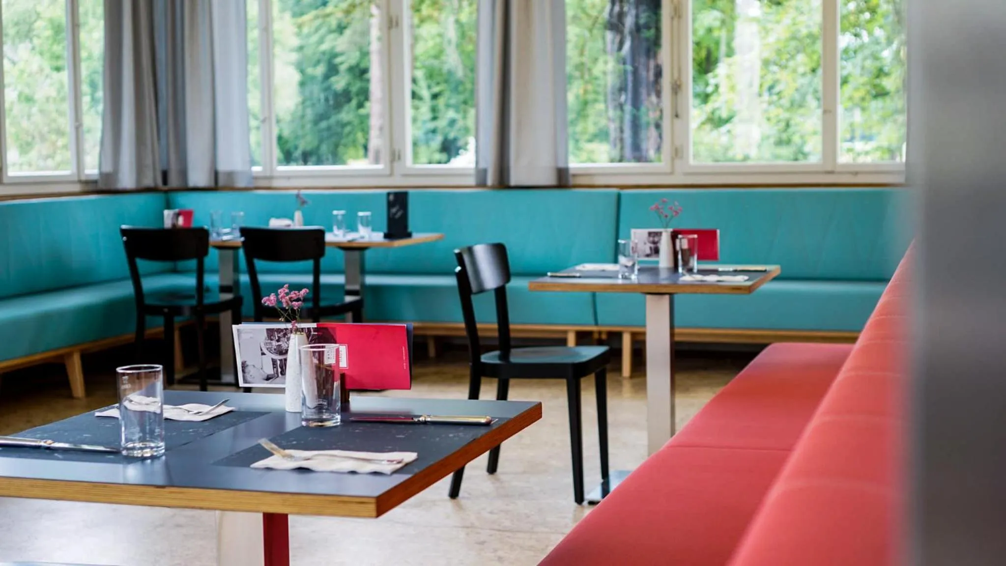 Restaurant/places to eat in Bata Club Haus