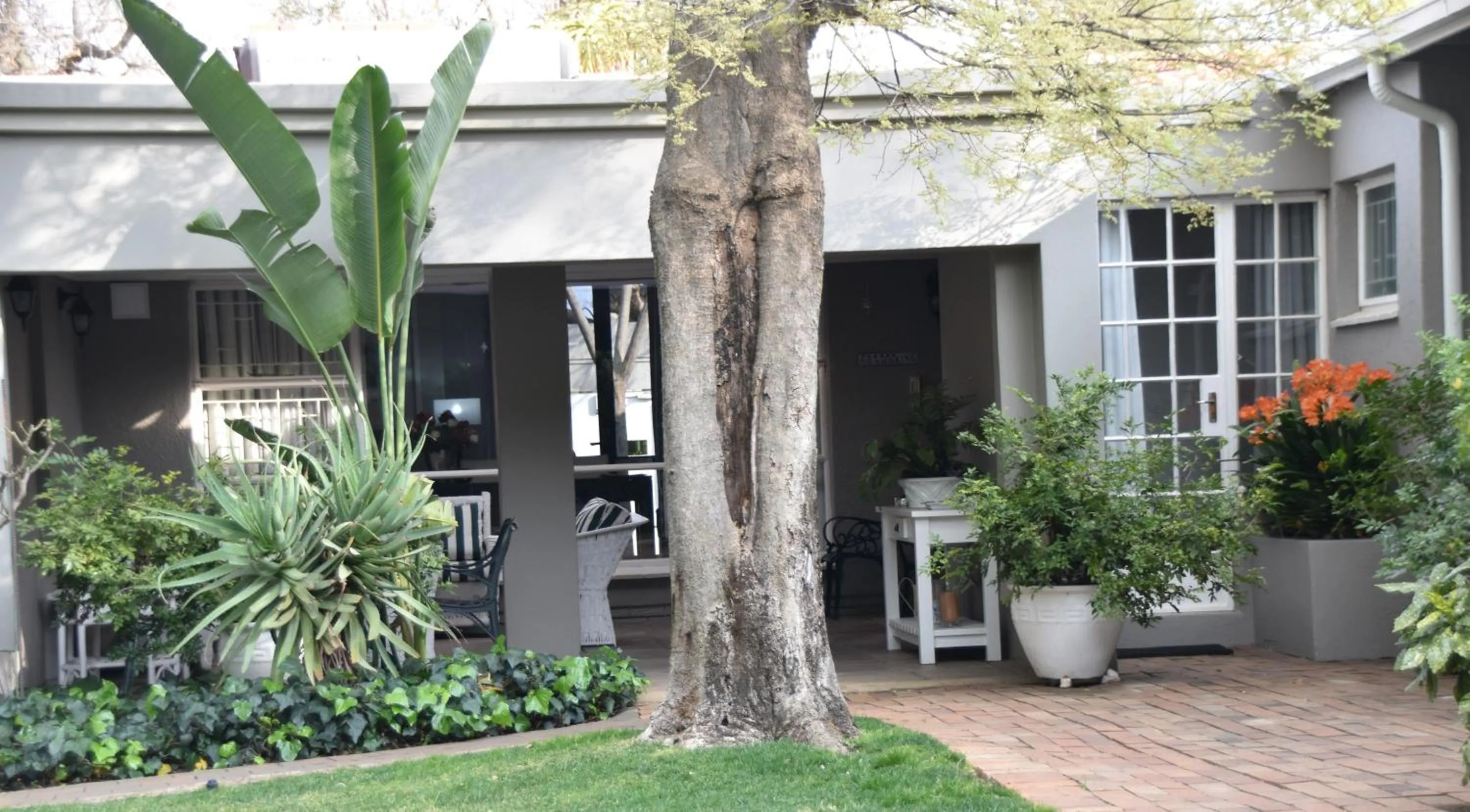 Rosebank Lodge Guesthouse by Claires