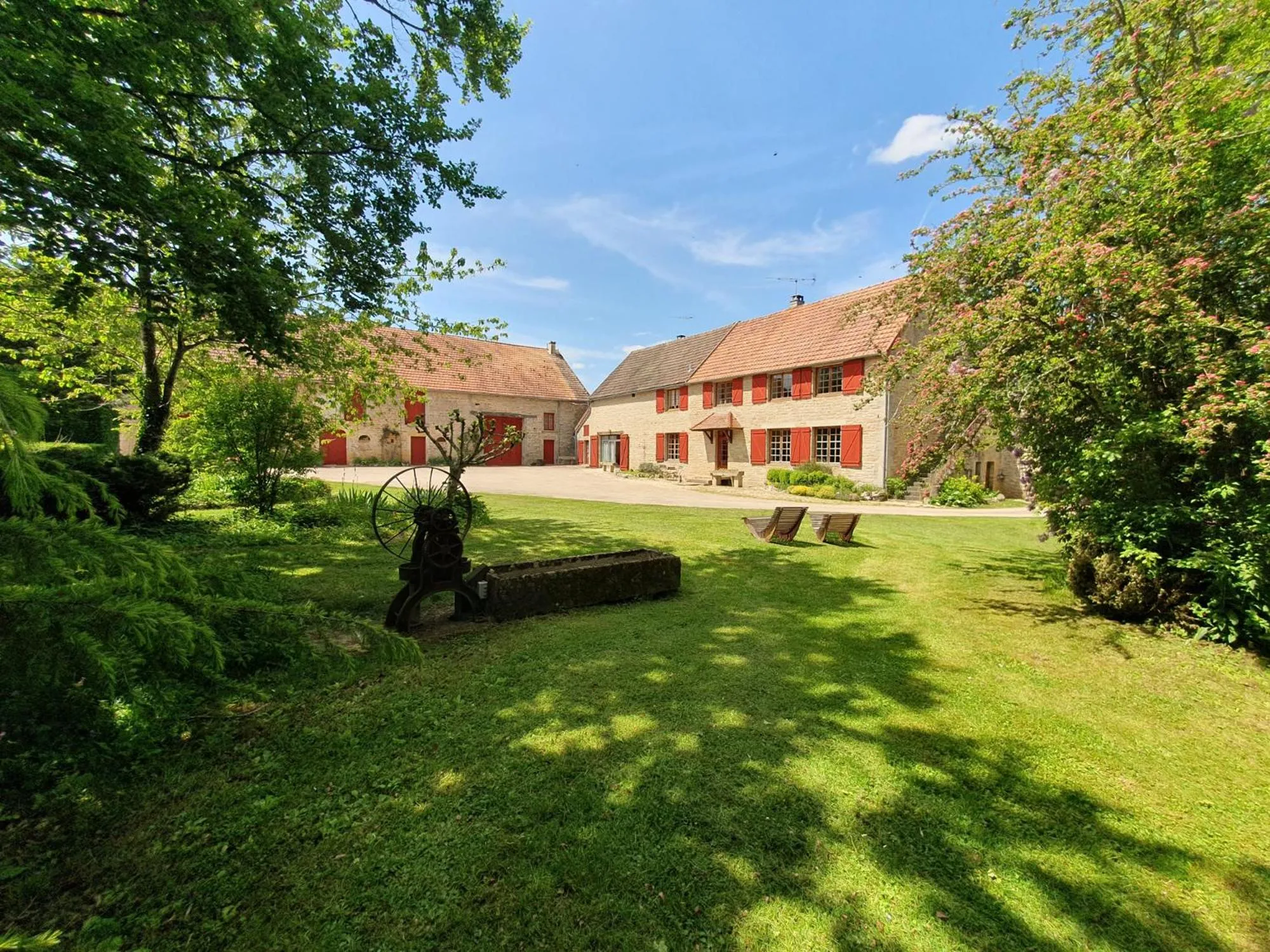 Property building in Jardin des Sens, la Rente d'Eguilly