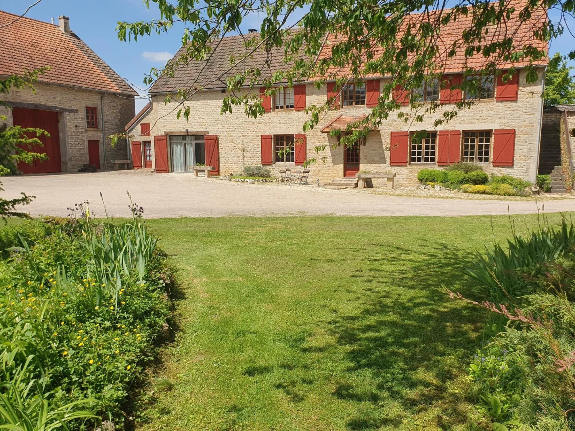 Property building in Jardin des Sens, la Rente d'Eguilly