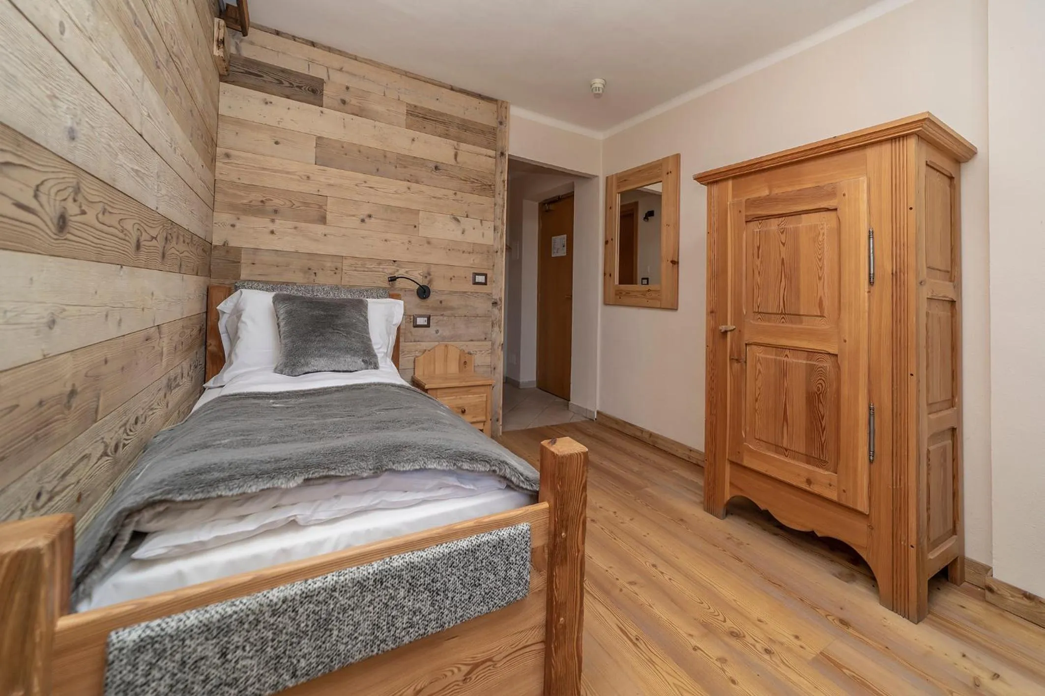 Bed in Hotel Stella Alpina