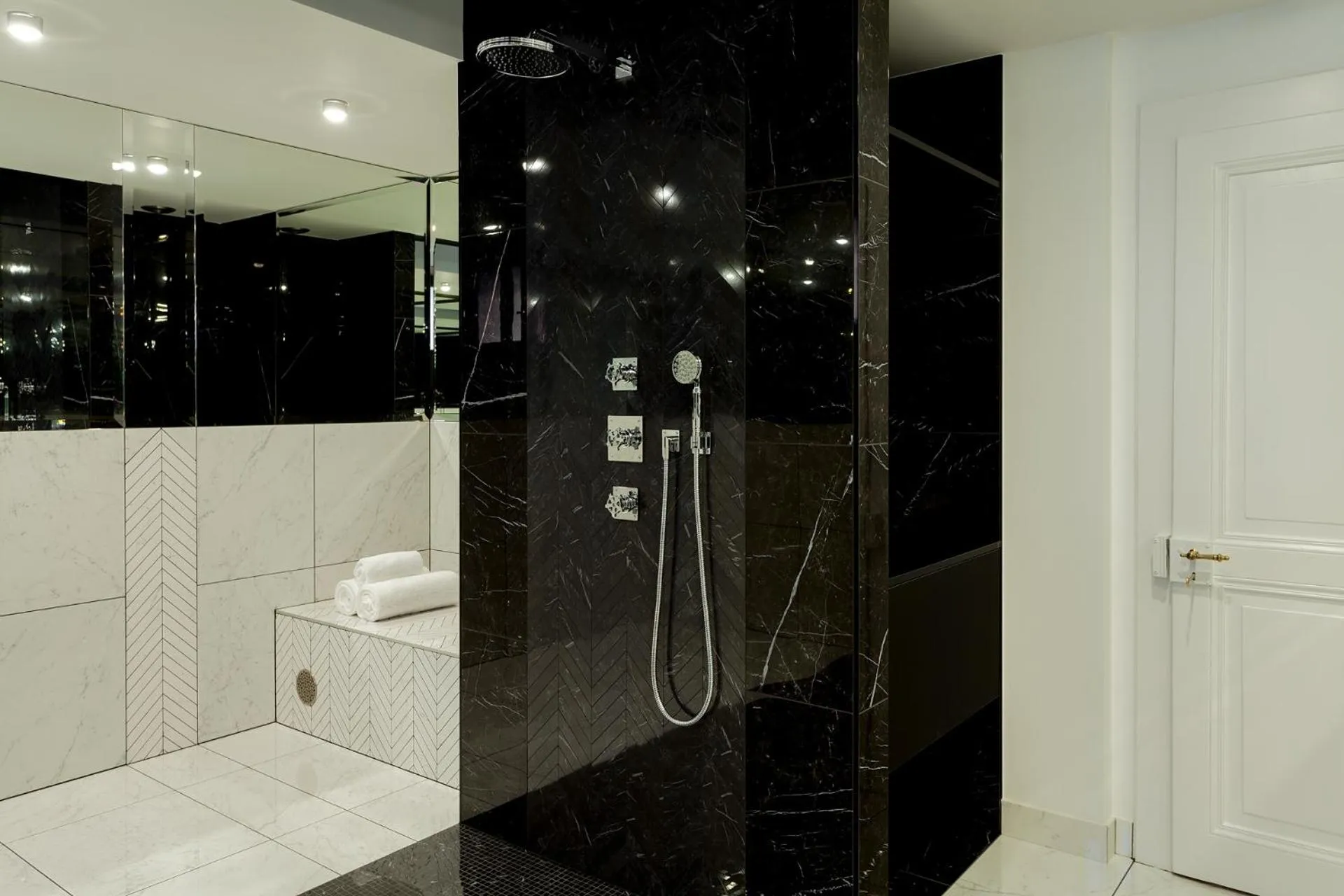 Bathroom in Villa Camoufle