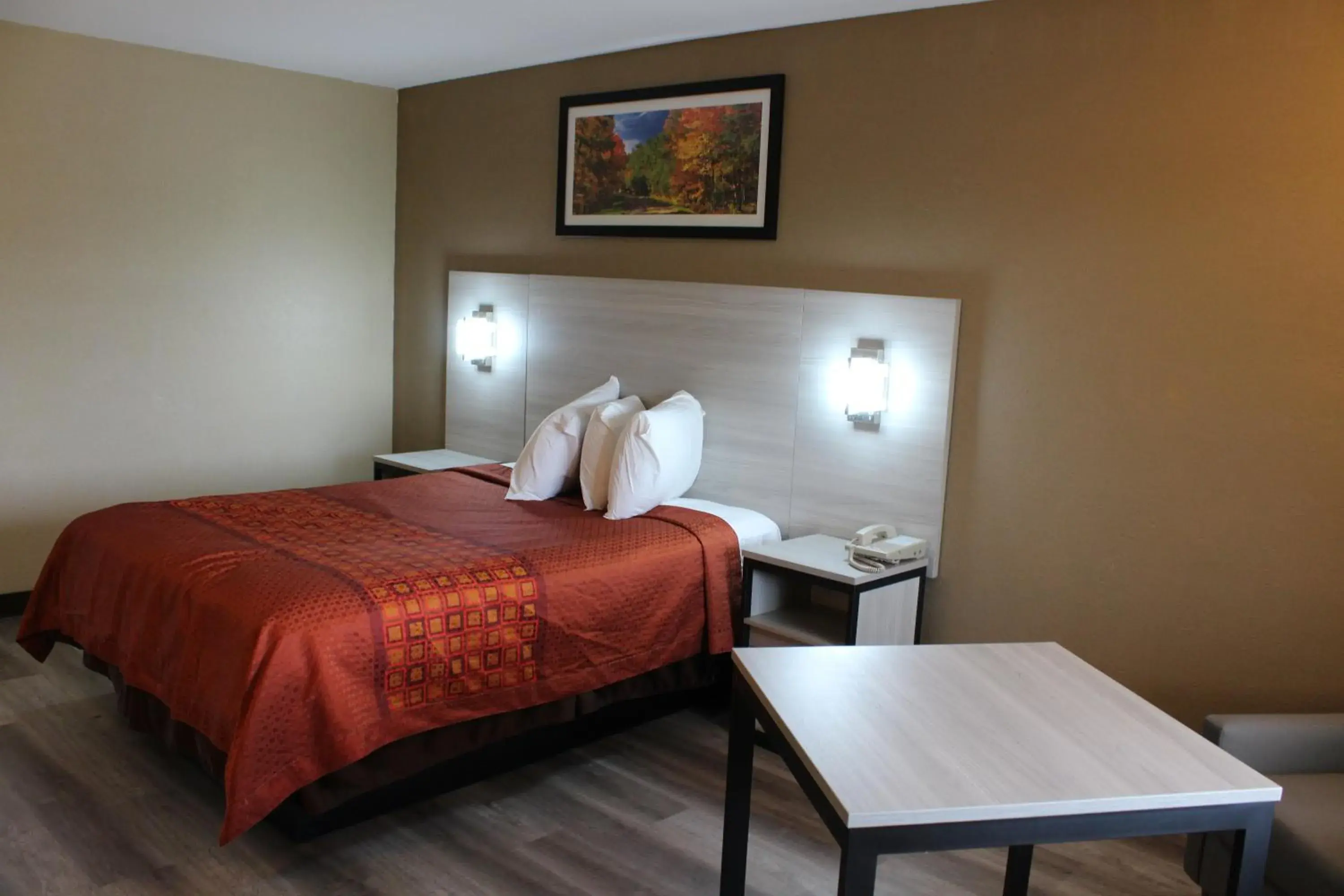 Queen Room - single occupancy - Non-Smoking in Travel Inn & Suites Flemington Queen Room - single occupancy - Non-Smoking in Travel Inn & Suites Flemington