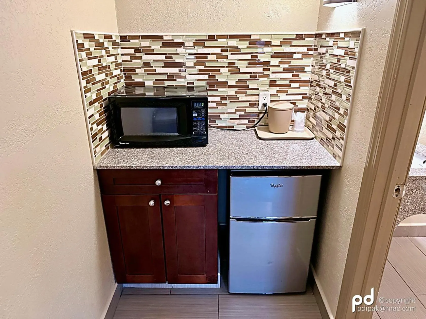 Kitchen or kitchenette in Travel Inn & Suites Flemington