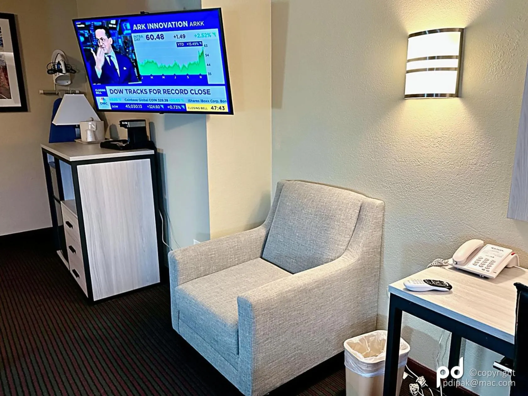 TV and multimedia in Travel Inn & Suites Flemington