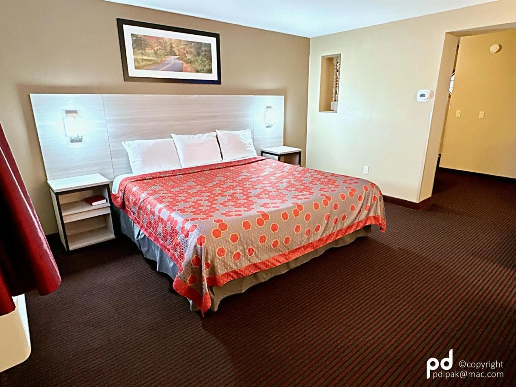 Bed in Travel Inn & Suites Flemington