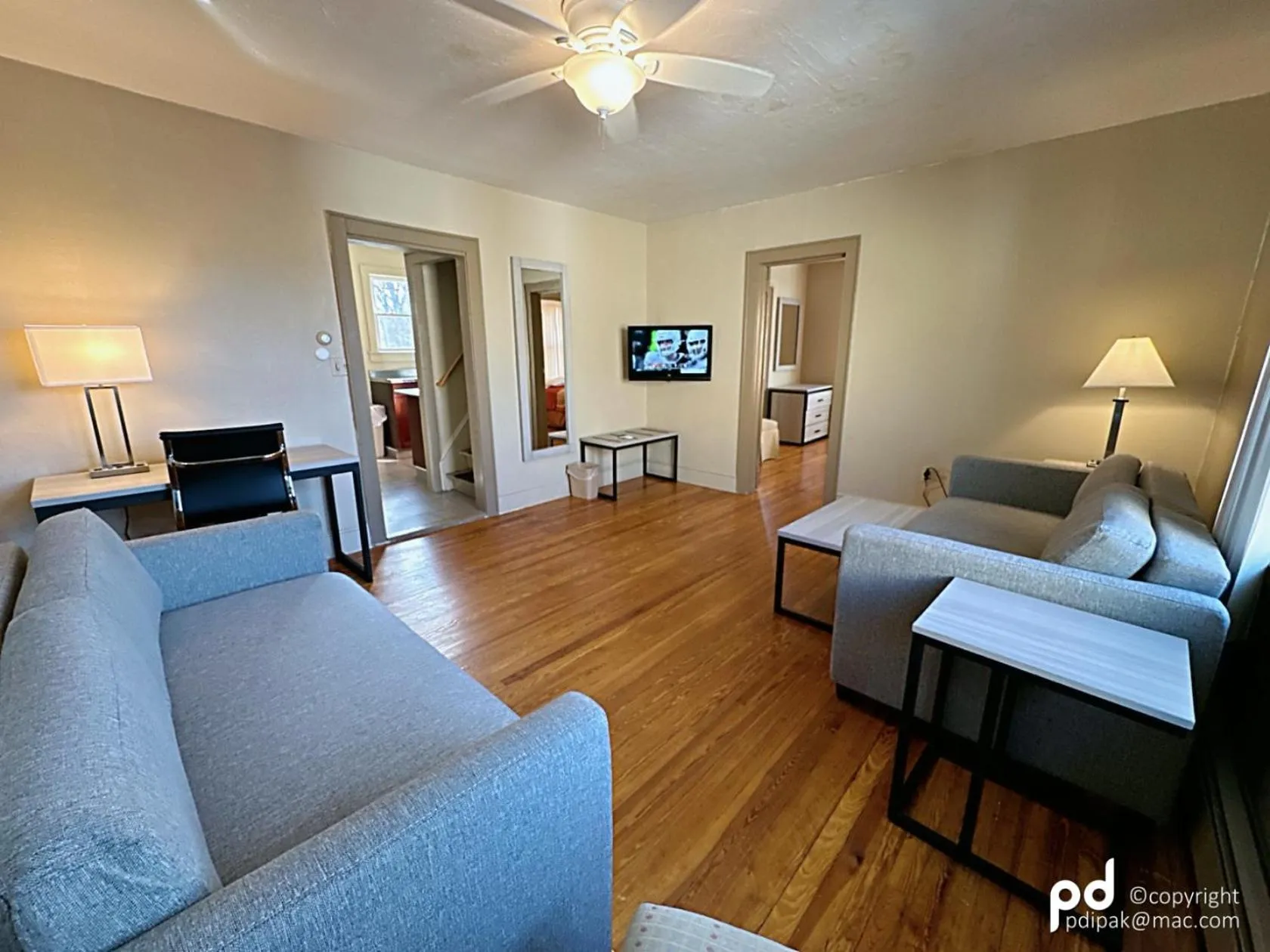 Seating area in Travel Inn & Suites Flemington