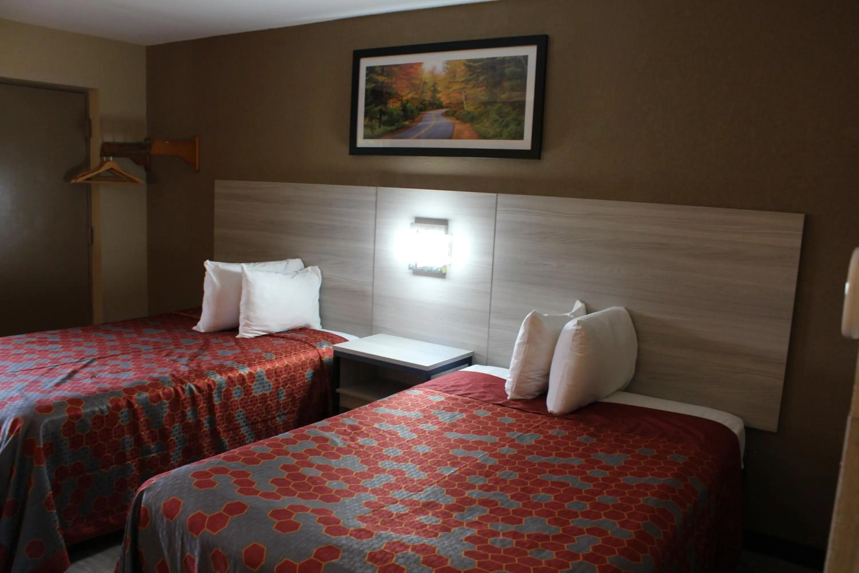Bed in Travel Inn & Suites Flemington