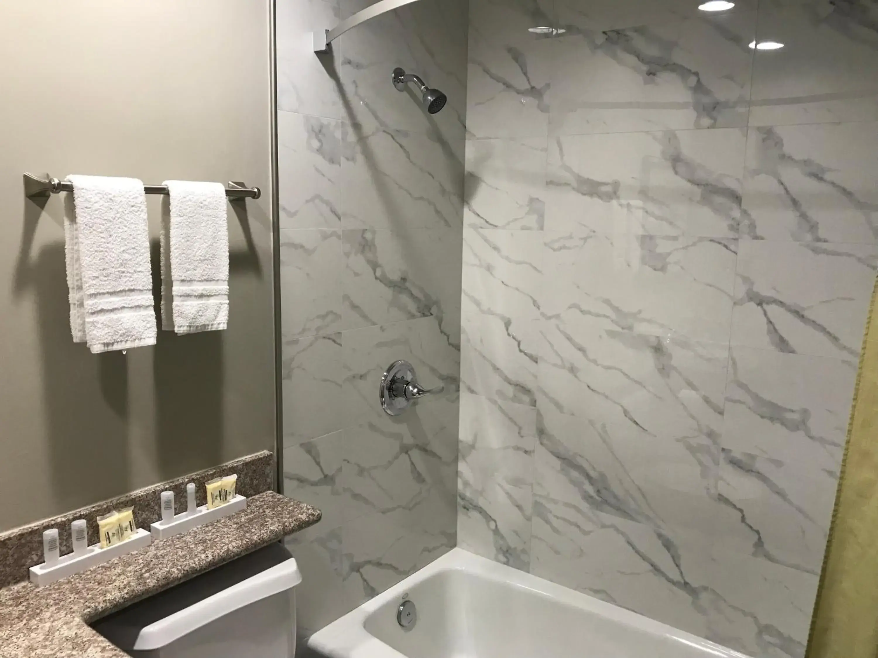 Bathroom in Hyland Inn Brea Bathroom in Hyland Inn Brea