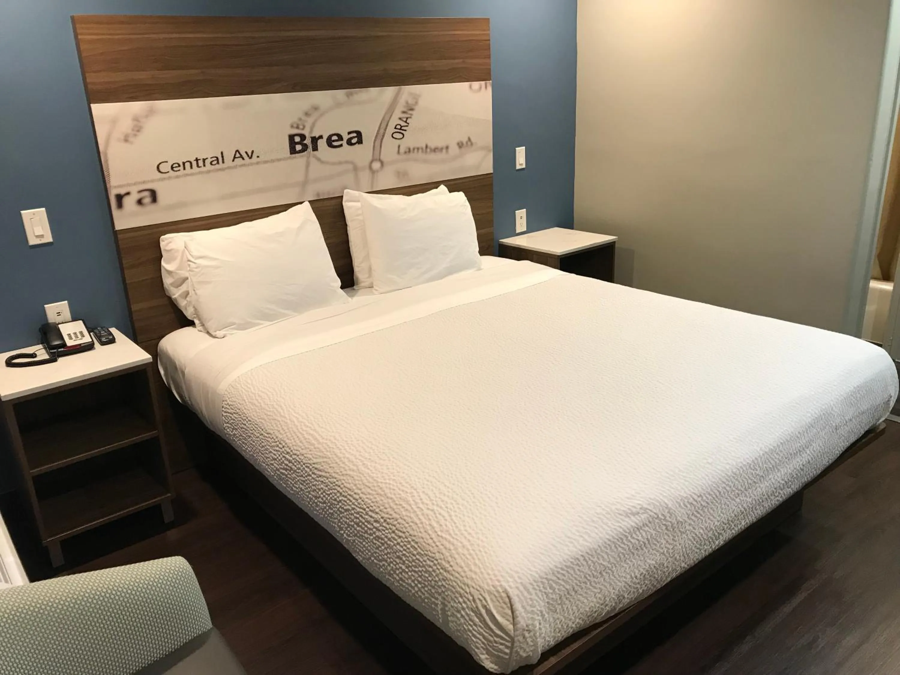 Bedroom, Bed in Hyland Inn Brea