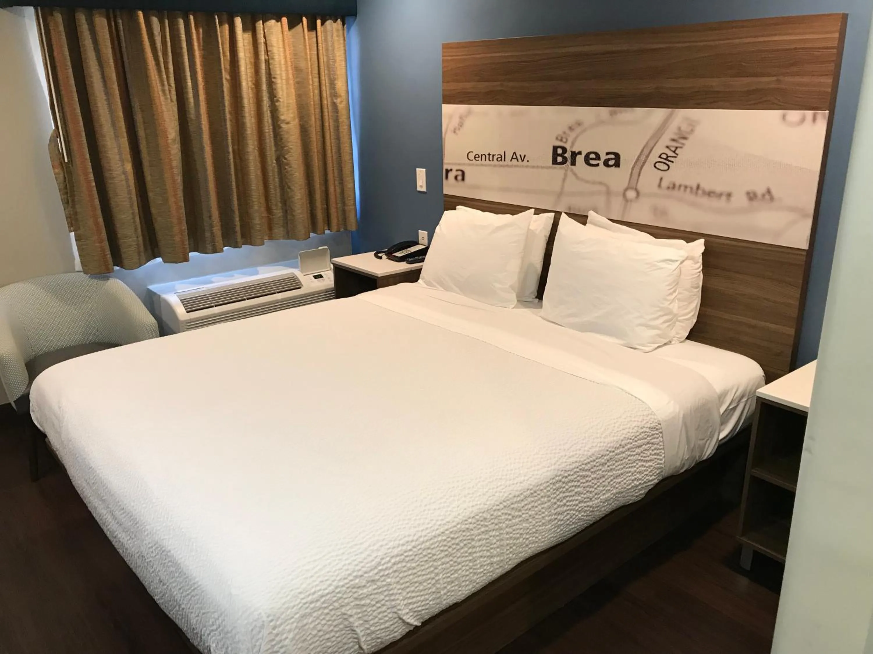 Bedroom, Bed in Hyland Inn Brea