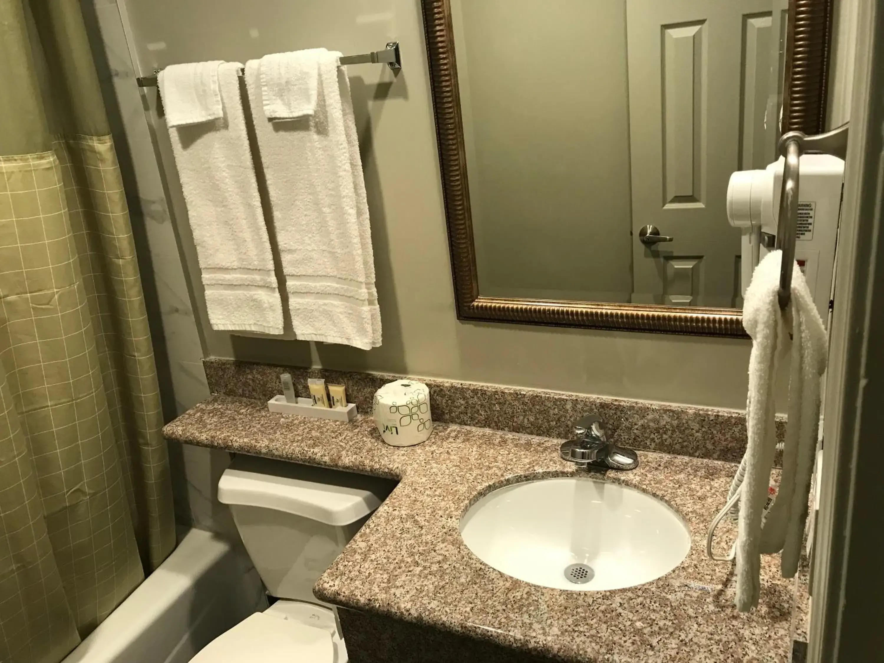 Bathroom in Hyland Inn Brea Bathroom in Hyland Inn Brea