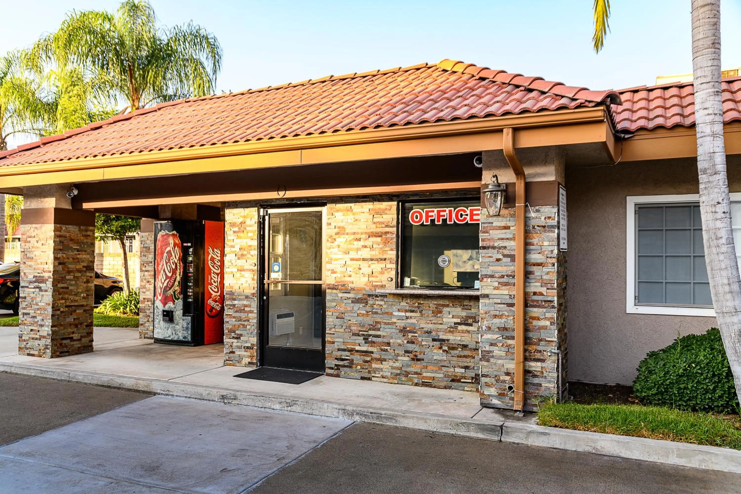 Lobby or reception in Hyland Inn Brea