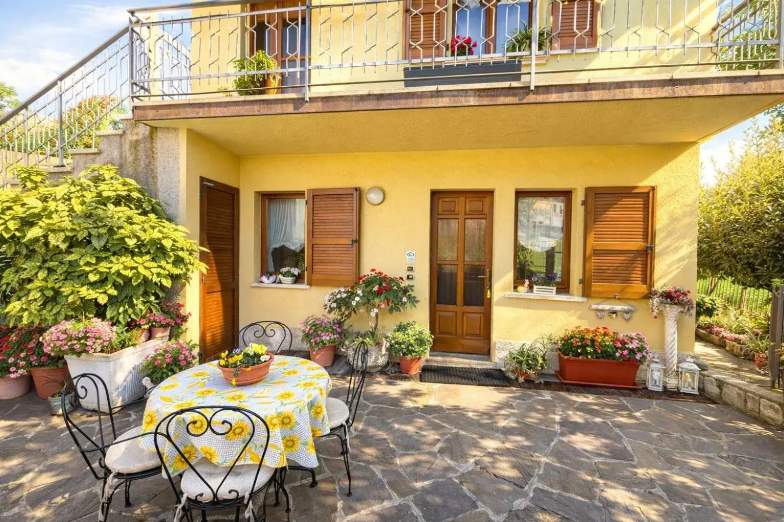 Casa Rosalia cozy holiday apartment by Gardadomsumea Casa Rosalia cozy holiday apartment by Gardadomsumea