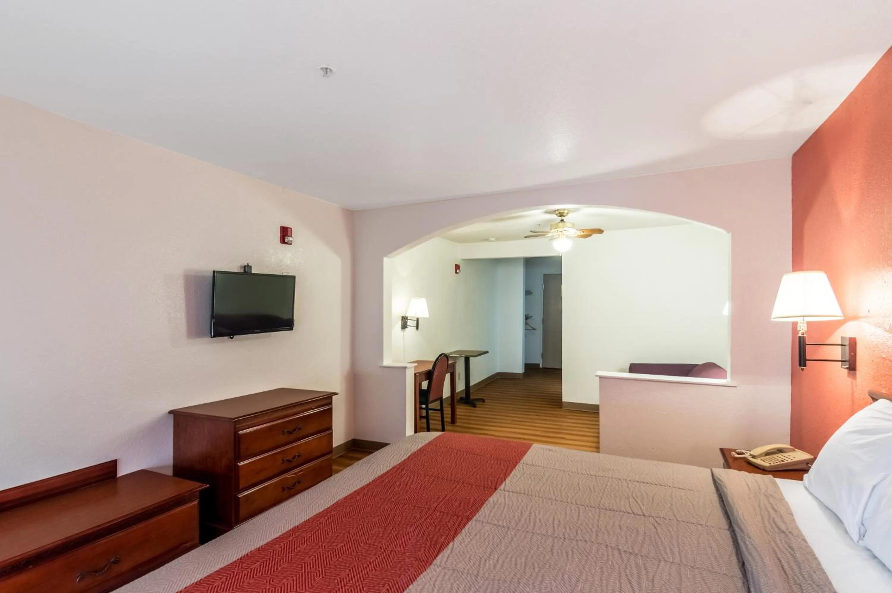 Bedroom, Bed in Motel 6-Oklahoma City, OK