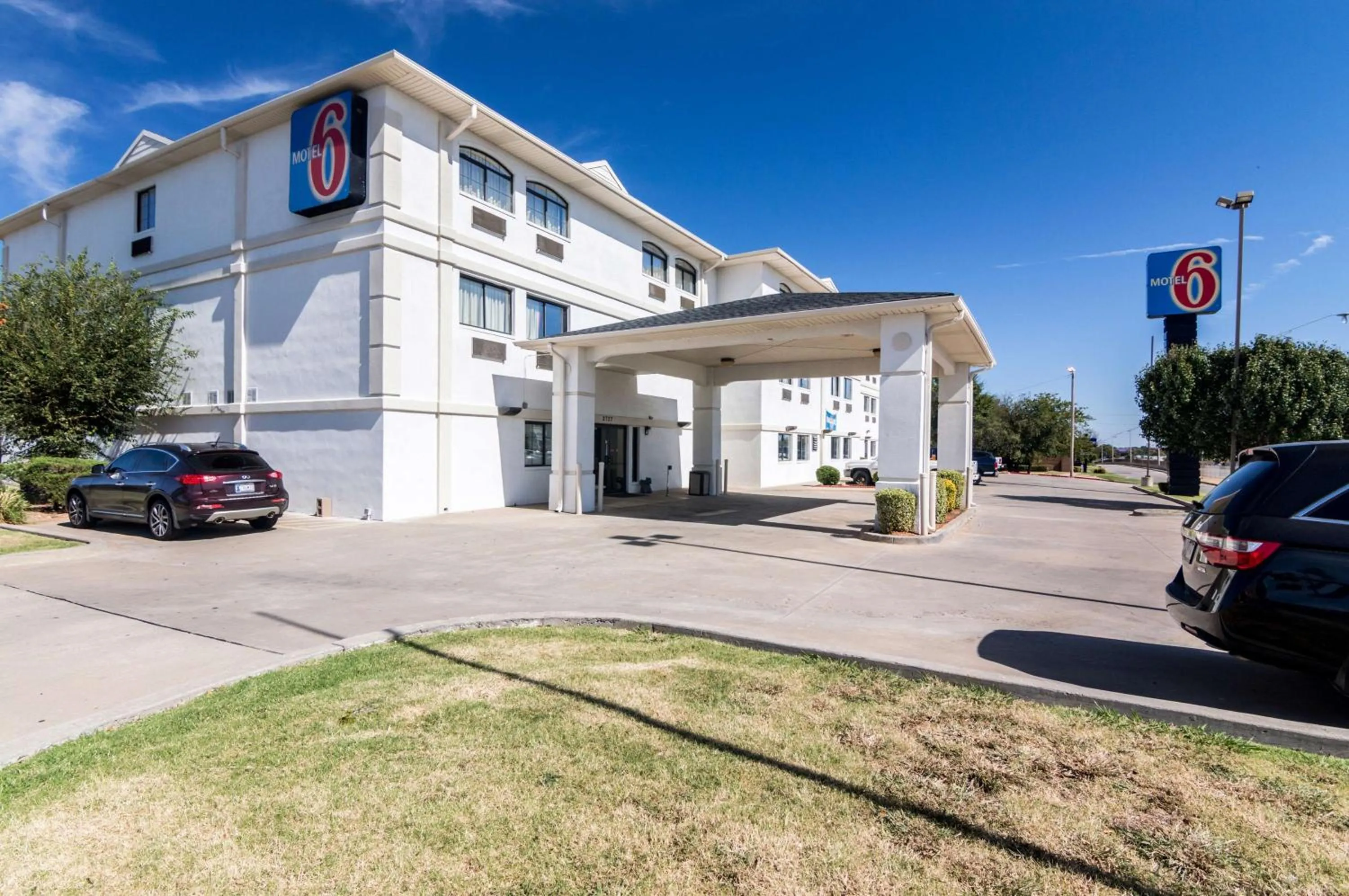 Property building in Motel 6-Oklahoma City, OK