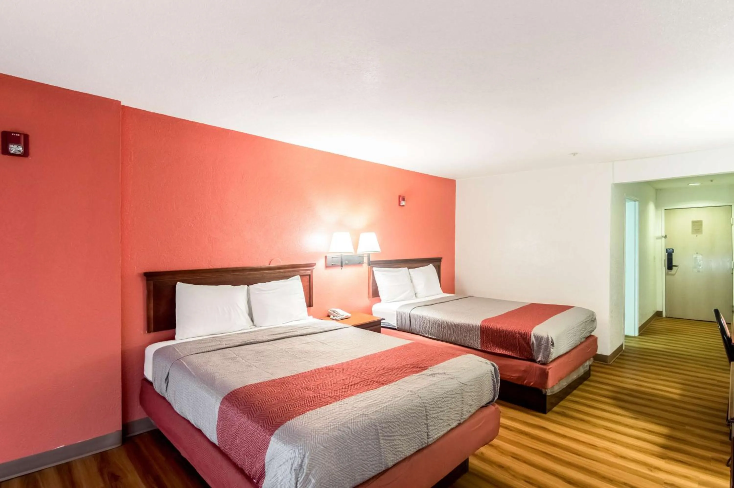 Photo of the whole room, Bed in Motel 6-Oklahoma City, OK