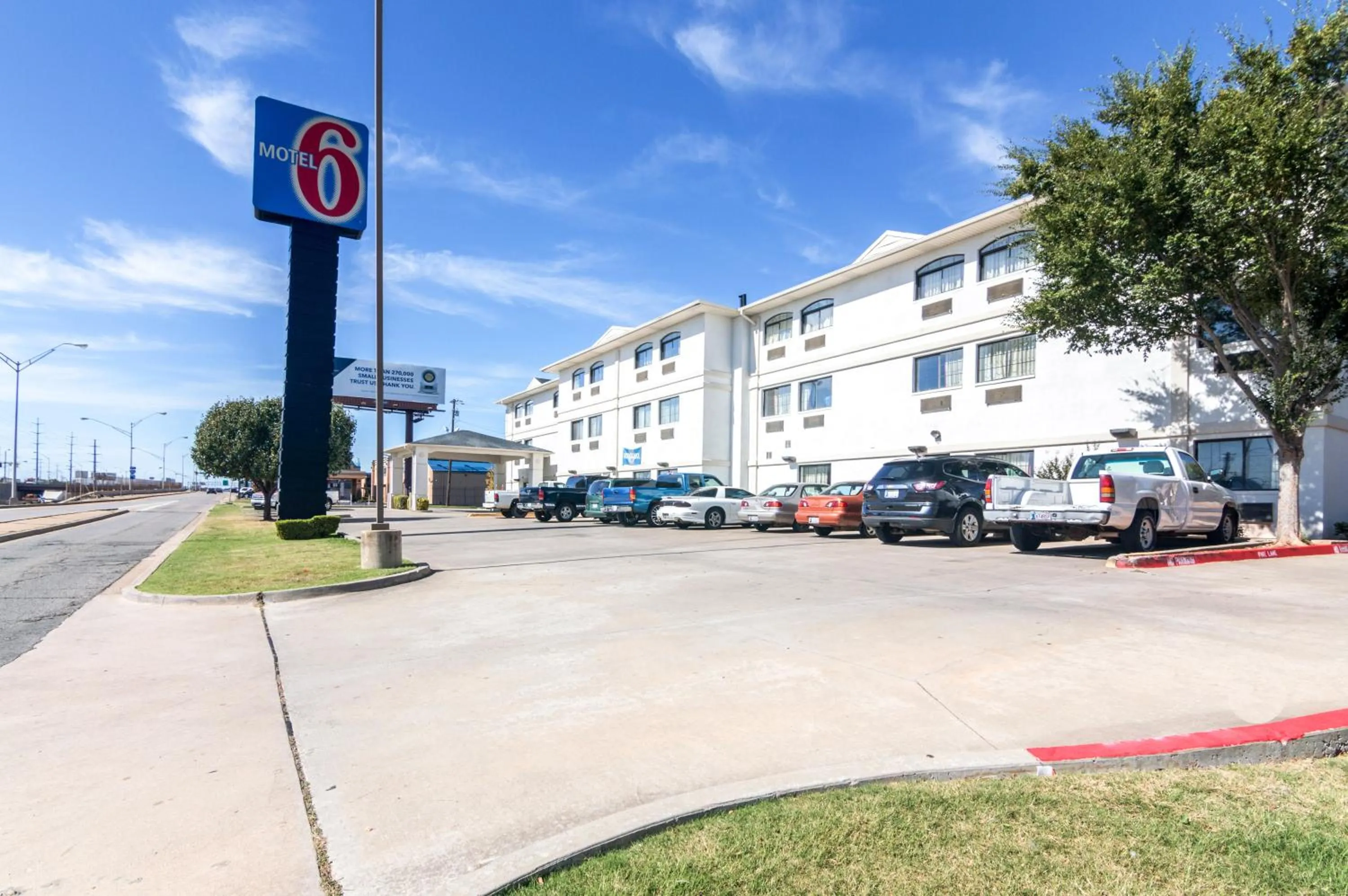 Facade/entrance in Motel 6-Oklahoma City, OK