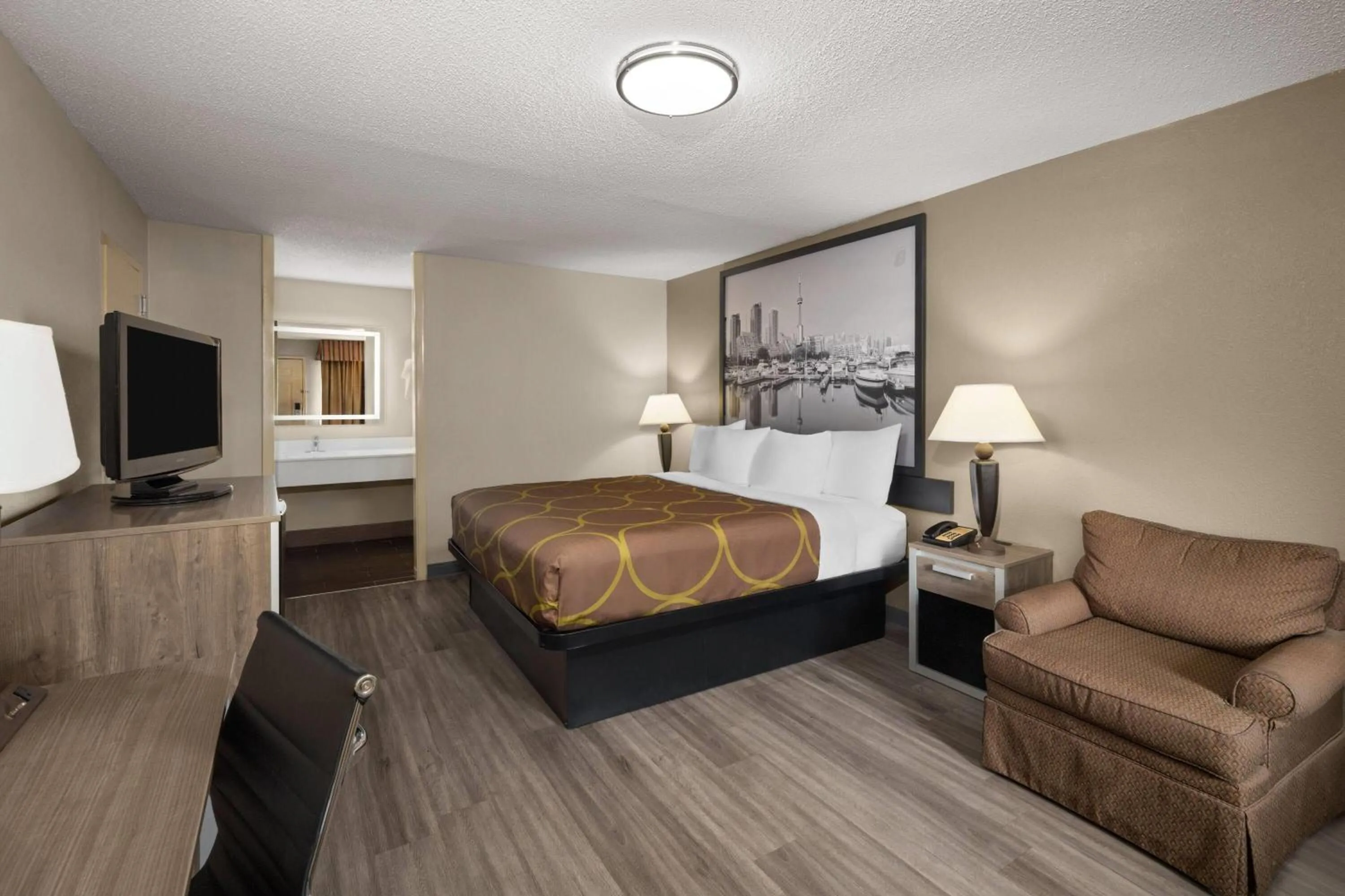 Photo of the whole room, Bed in Super 8 by Wyndham Macon West