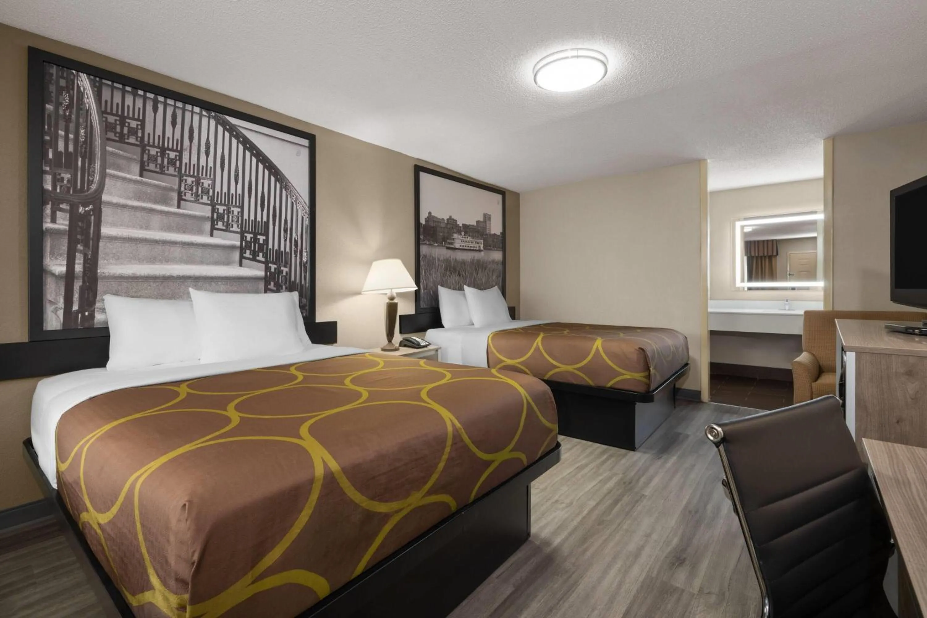 Photo of the whole room, Bed in Super 8 by Wyndham Macon West