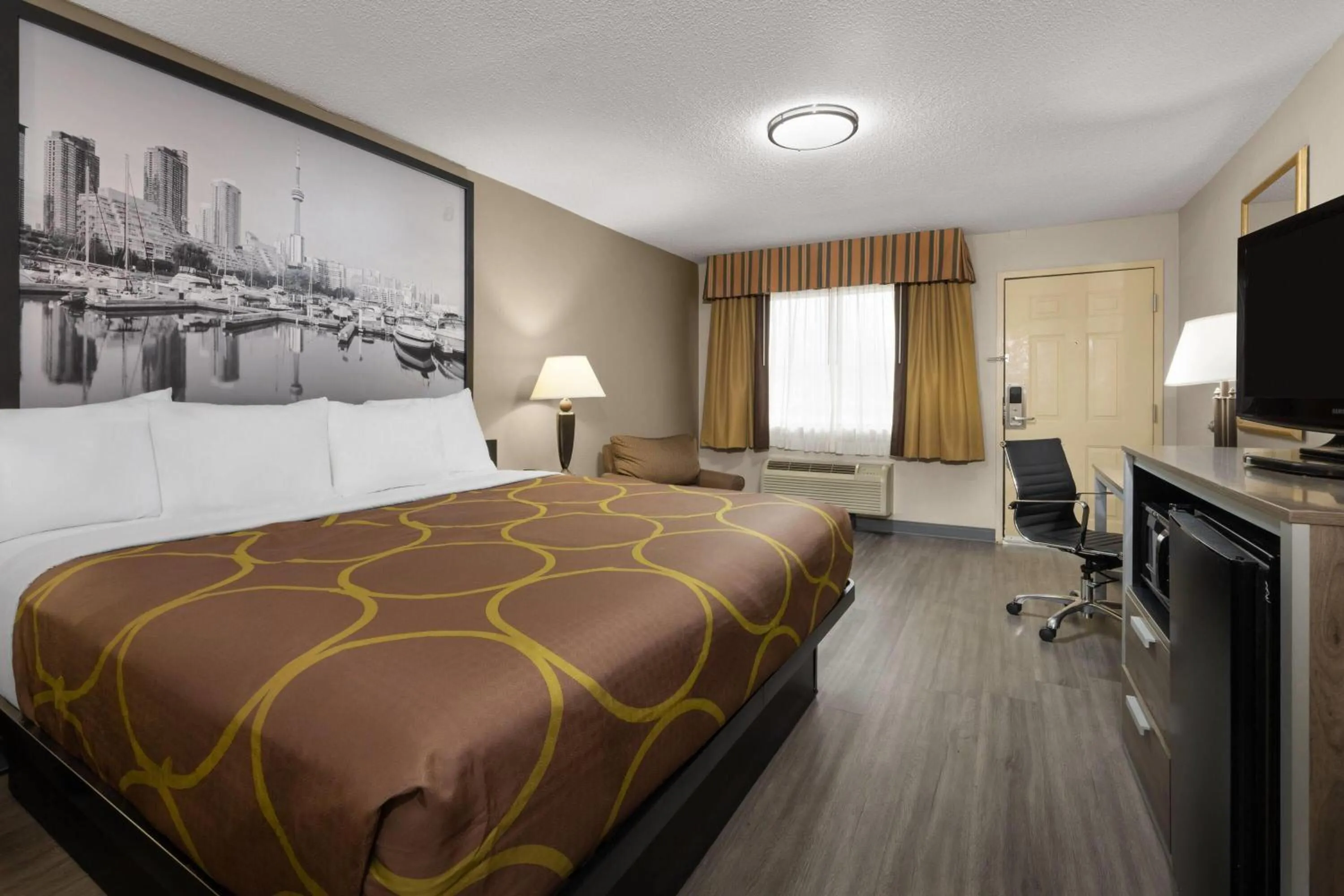 Photo of the whole room, Bed in Super 8 by Wyndham Macon West