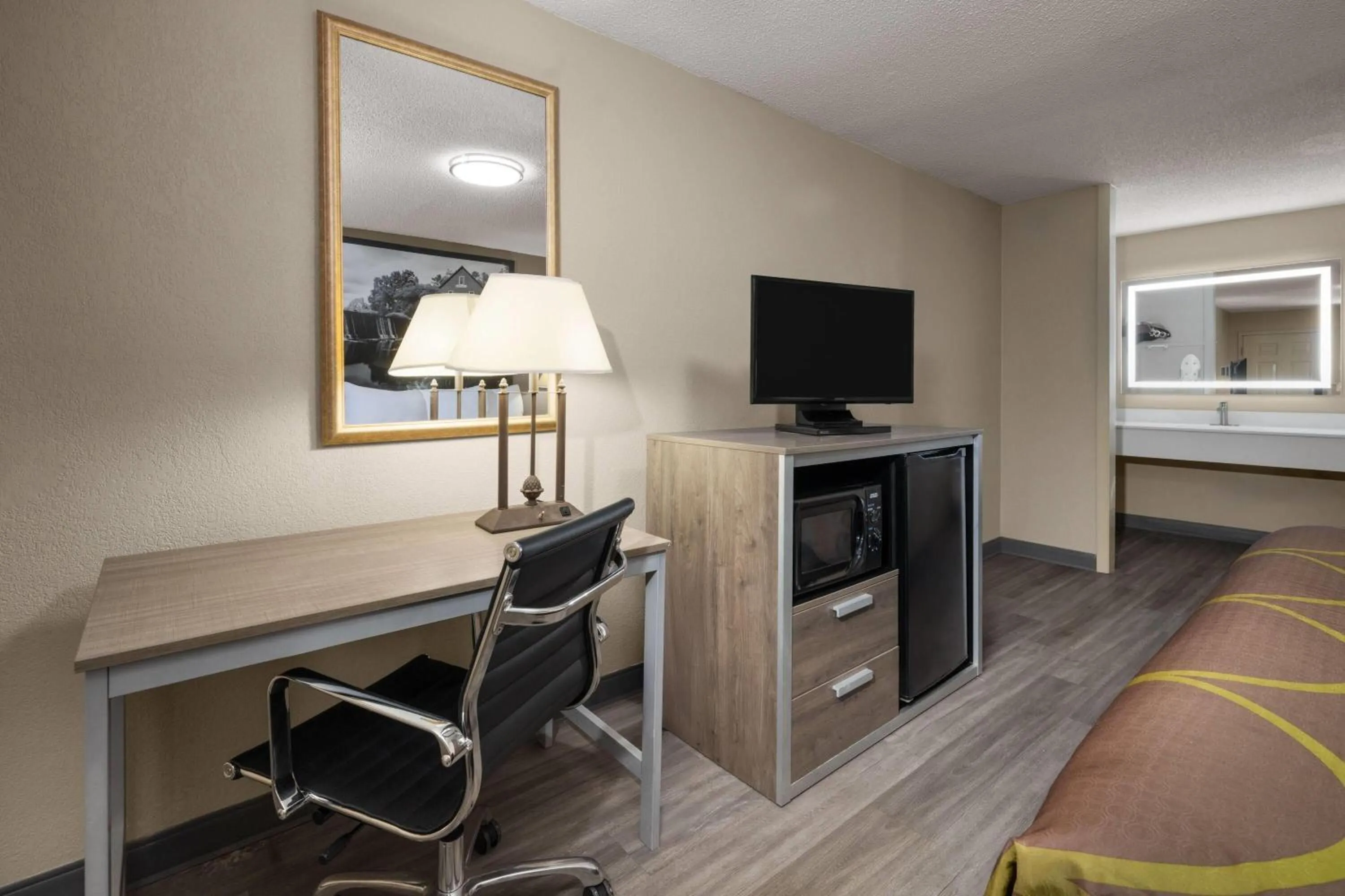 Photo of the whole room in Super 8 by Wyndham Macon West