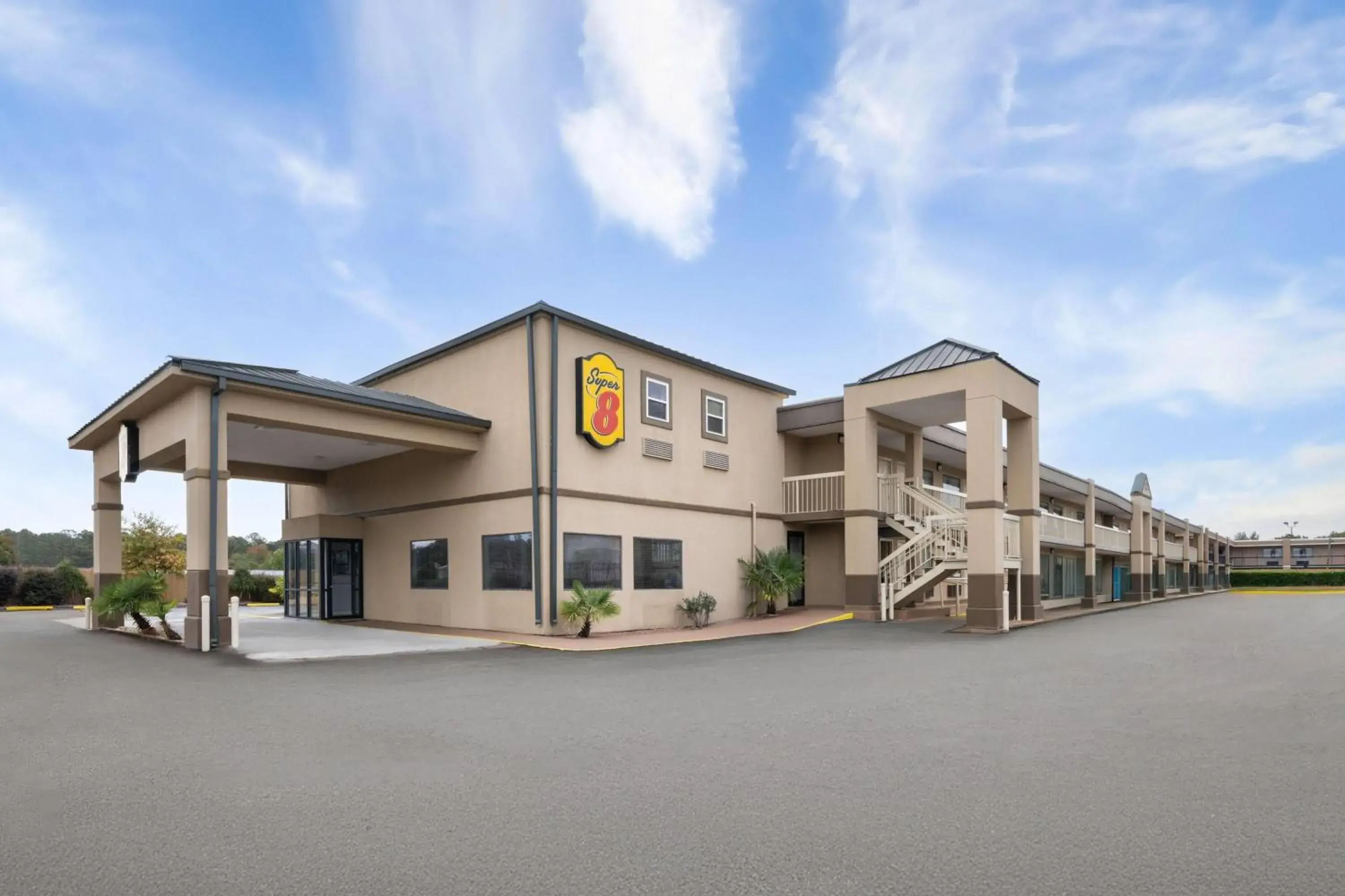 Property building in Super 8 by Wyndham Macon West Property building in Super 8 by Wyndham Macon West