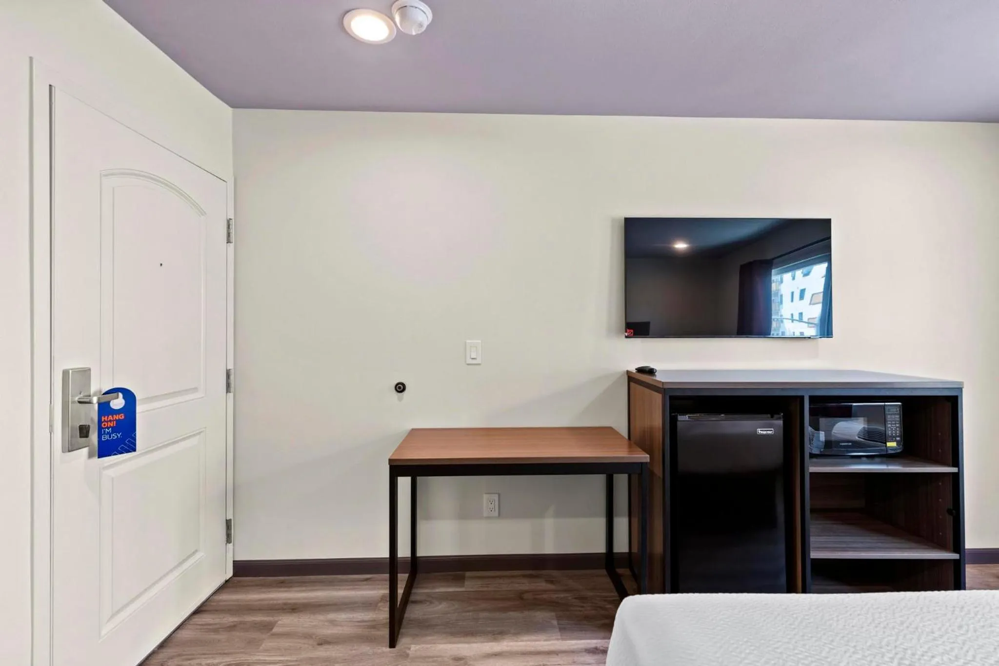 TV and multimedia in Hyland Inn Long Beach