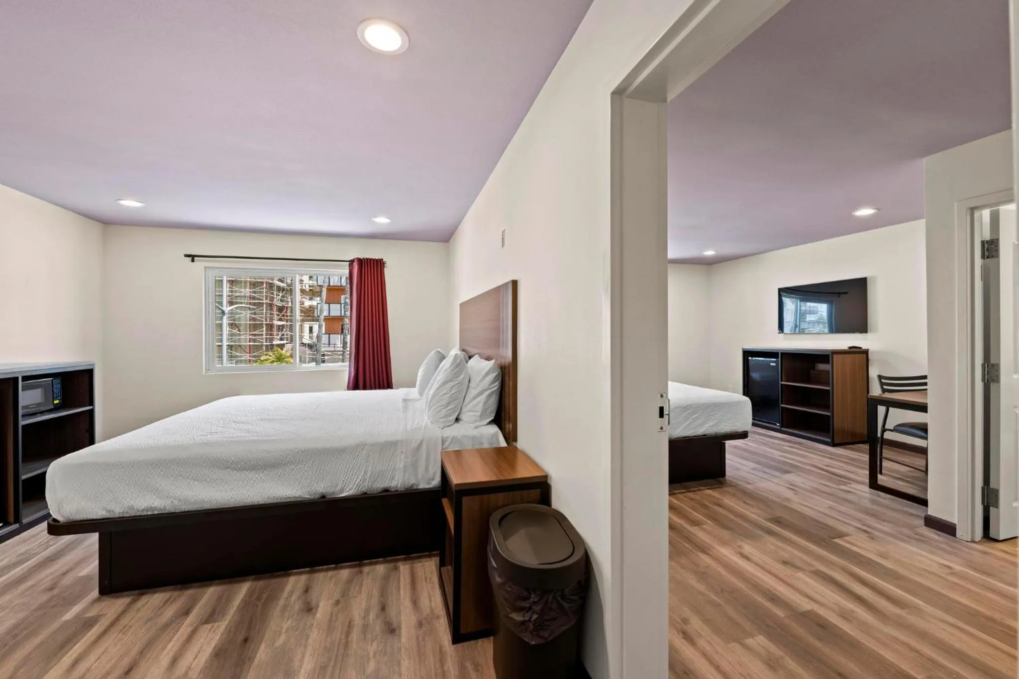 Bed in Hyland Inn Long Beach