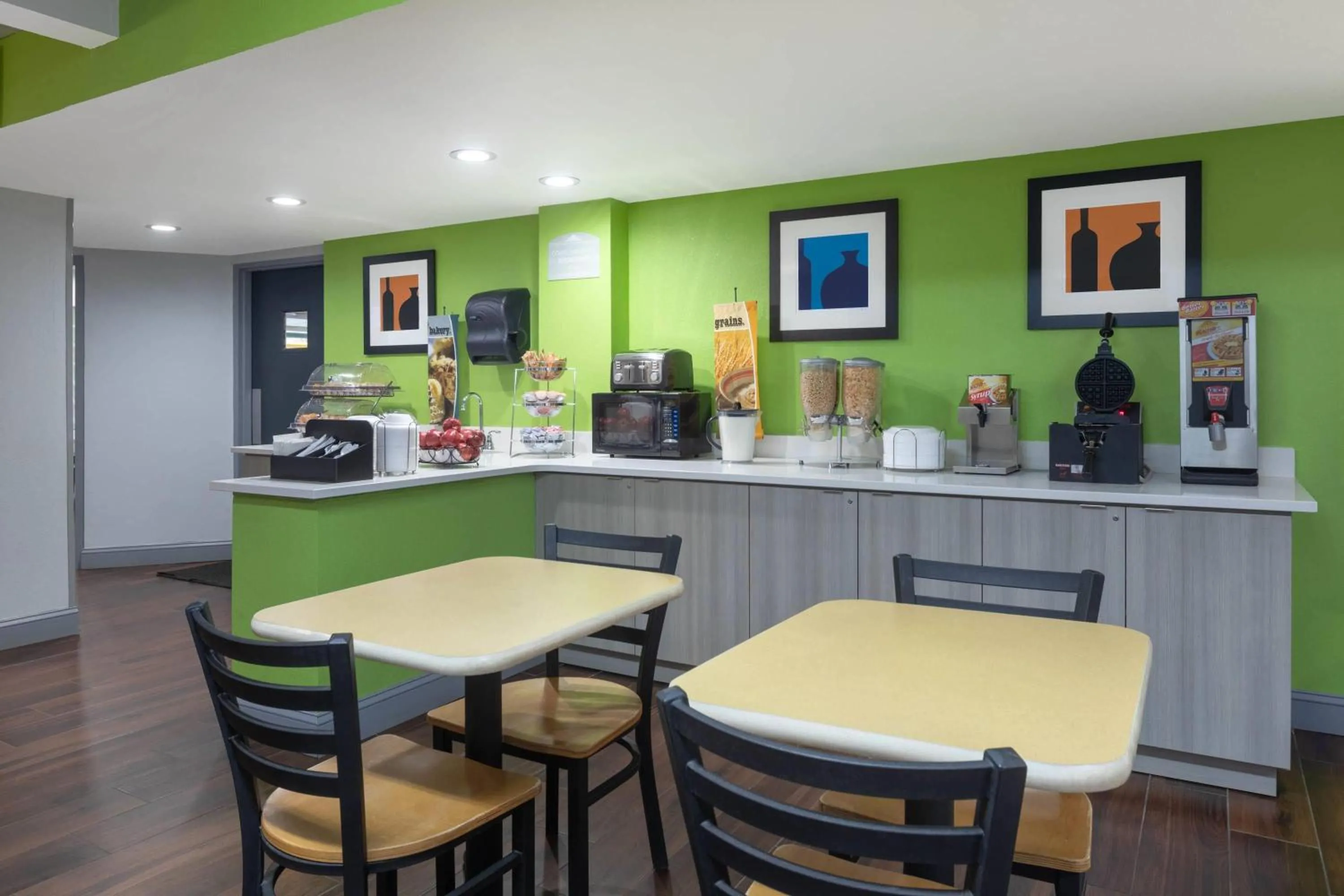 Breakfast in Microtel Inn by Wyndham Lake Norman