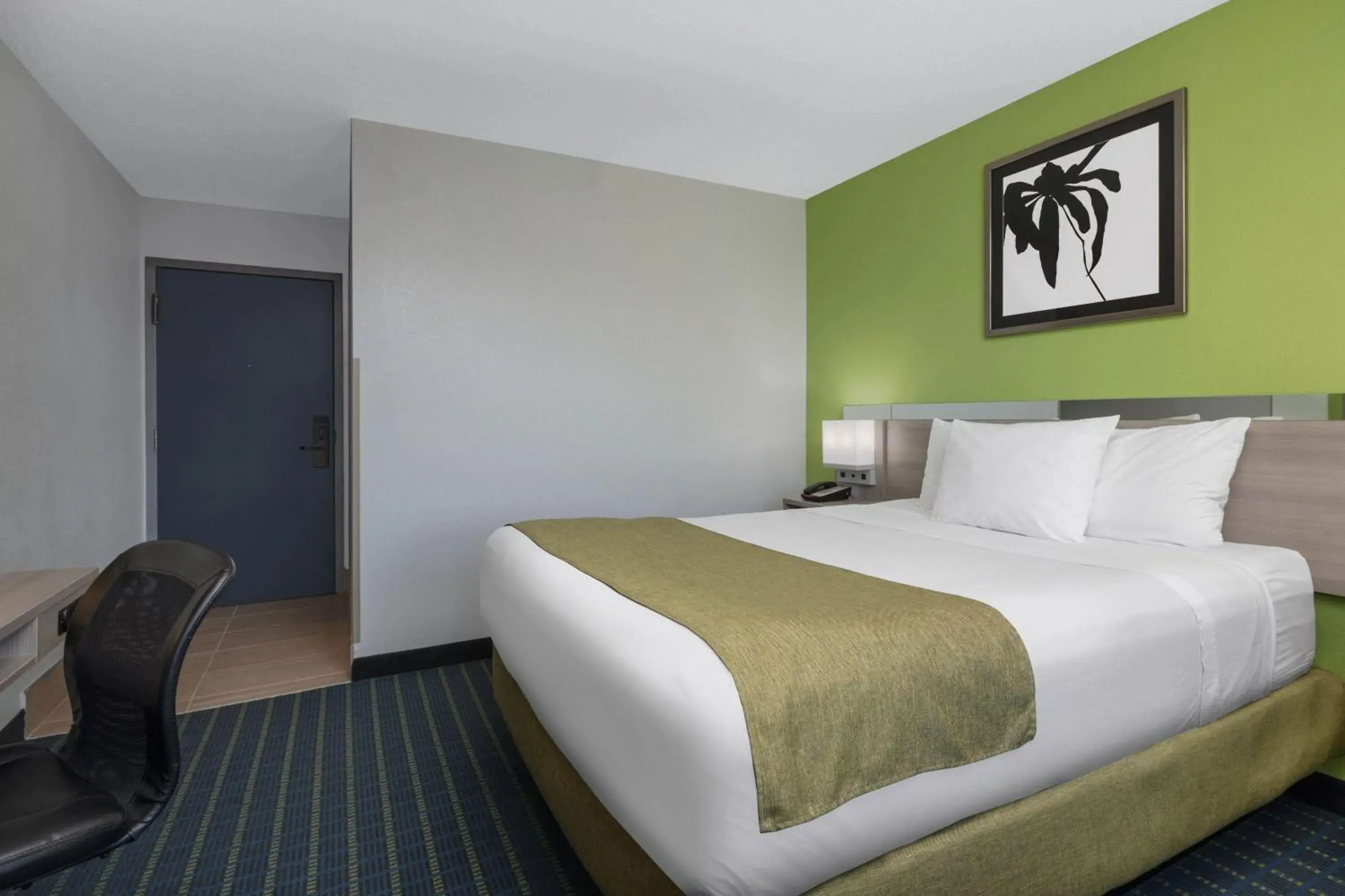 Photo of the whole room, Bed in Microtel Inn by Wyndham Lake Norman Photo of the whole room, Bed in Microtel Inn by Wyndham Lake Norman