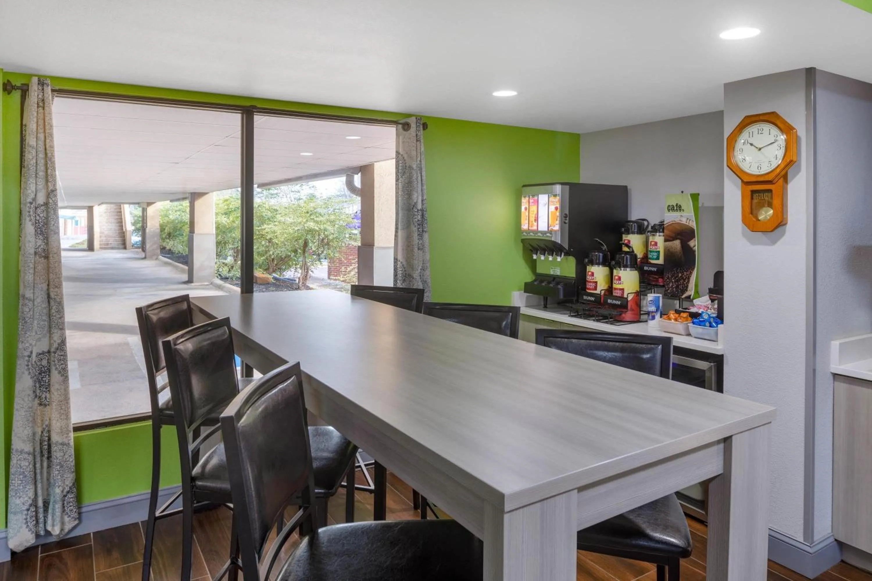 Breakfast in Microtel Inn by Wyndham Lake Norman