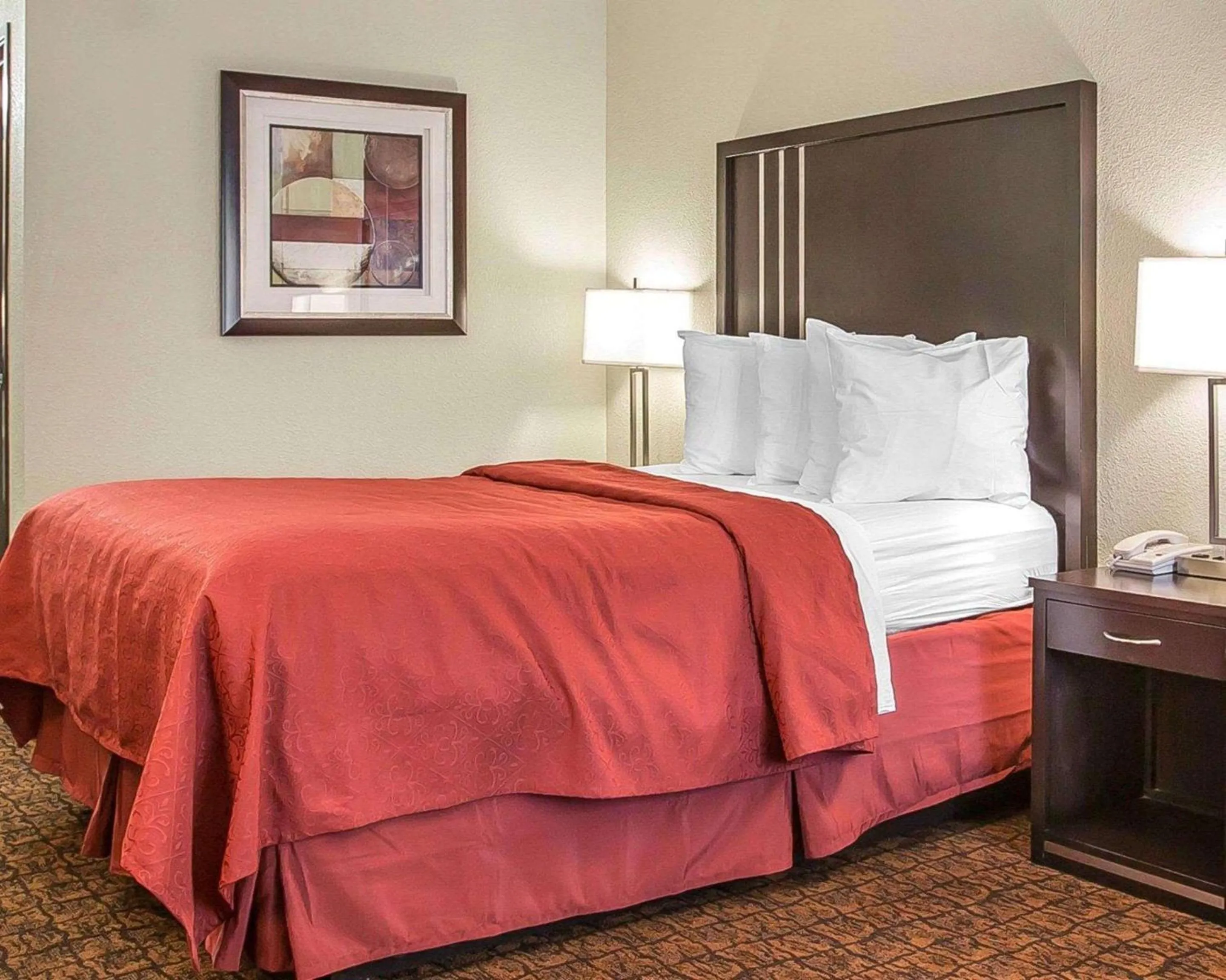 Bedroom, Bed in Quality Inn & Suites Woodland - Sacramento Airport