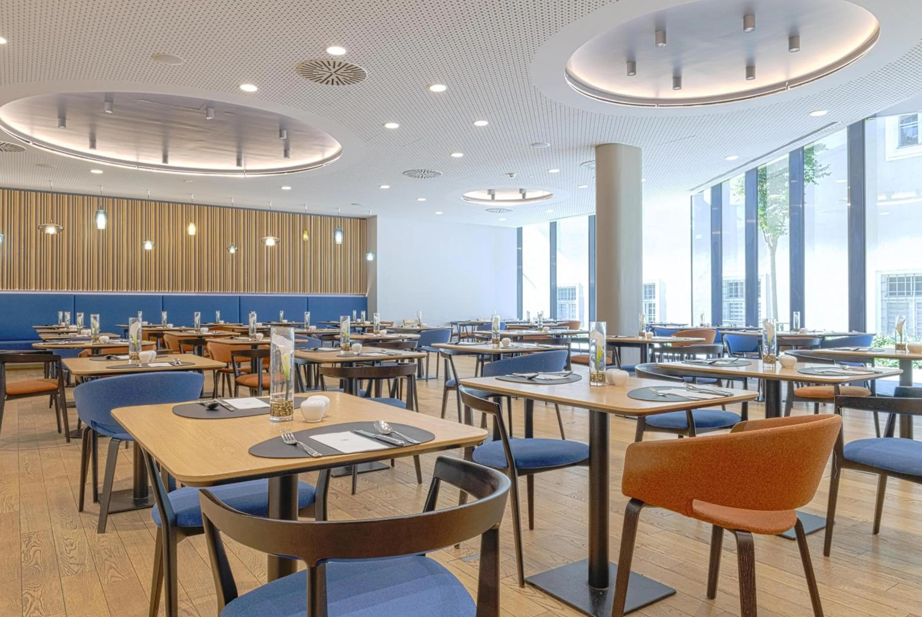 Restaurant/places to eat in NH Graz City