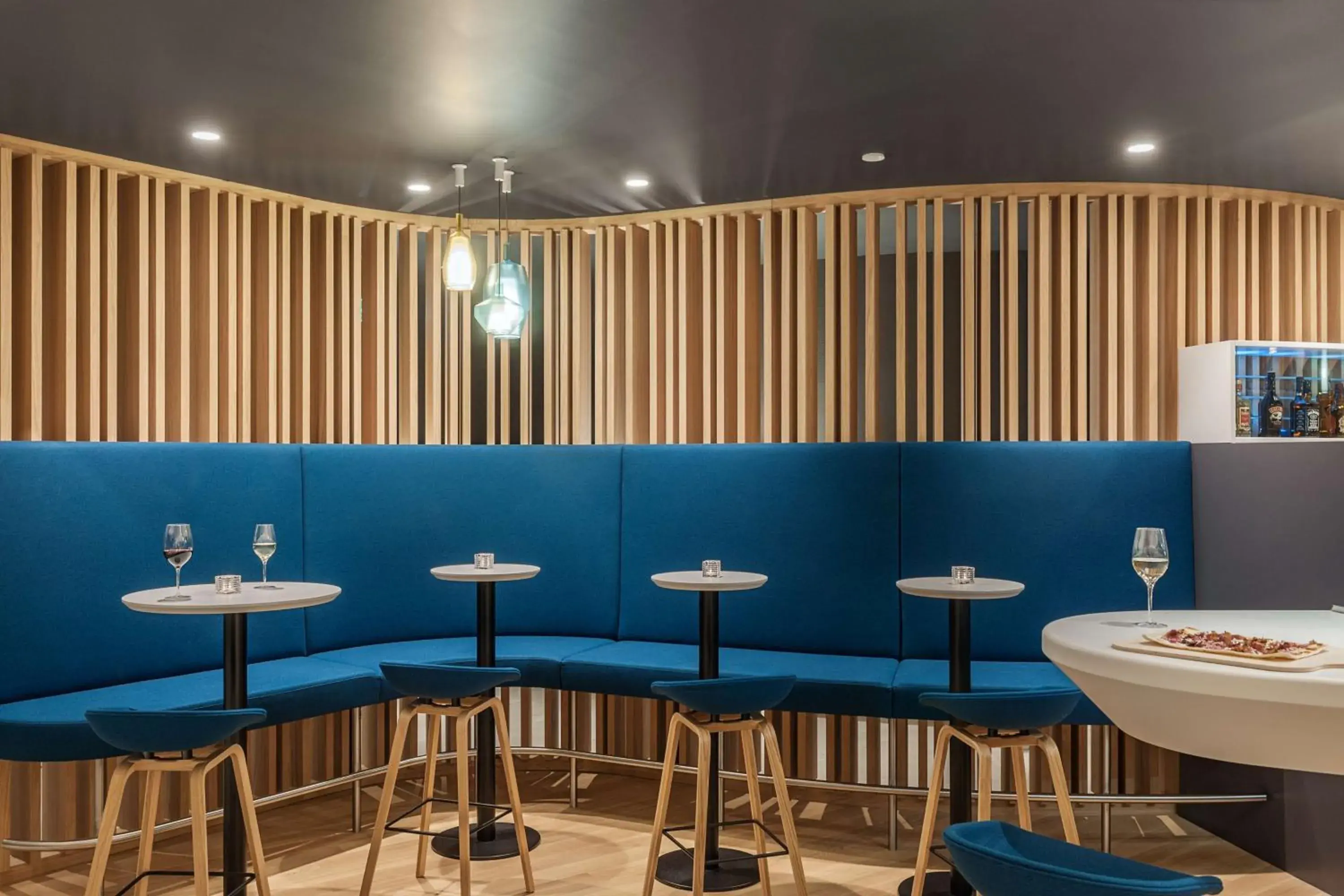 Lounge or bar in NH Graz City Lounge or bar in NH Graz City