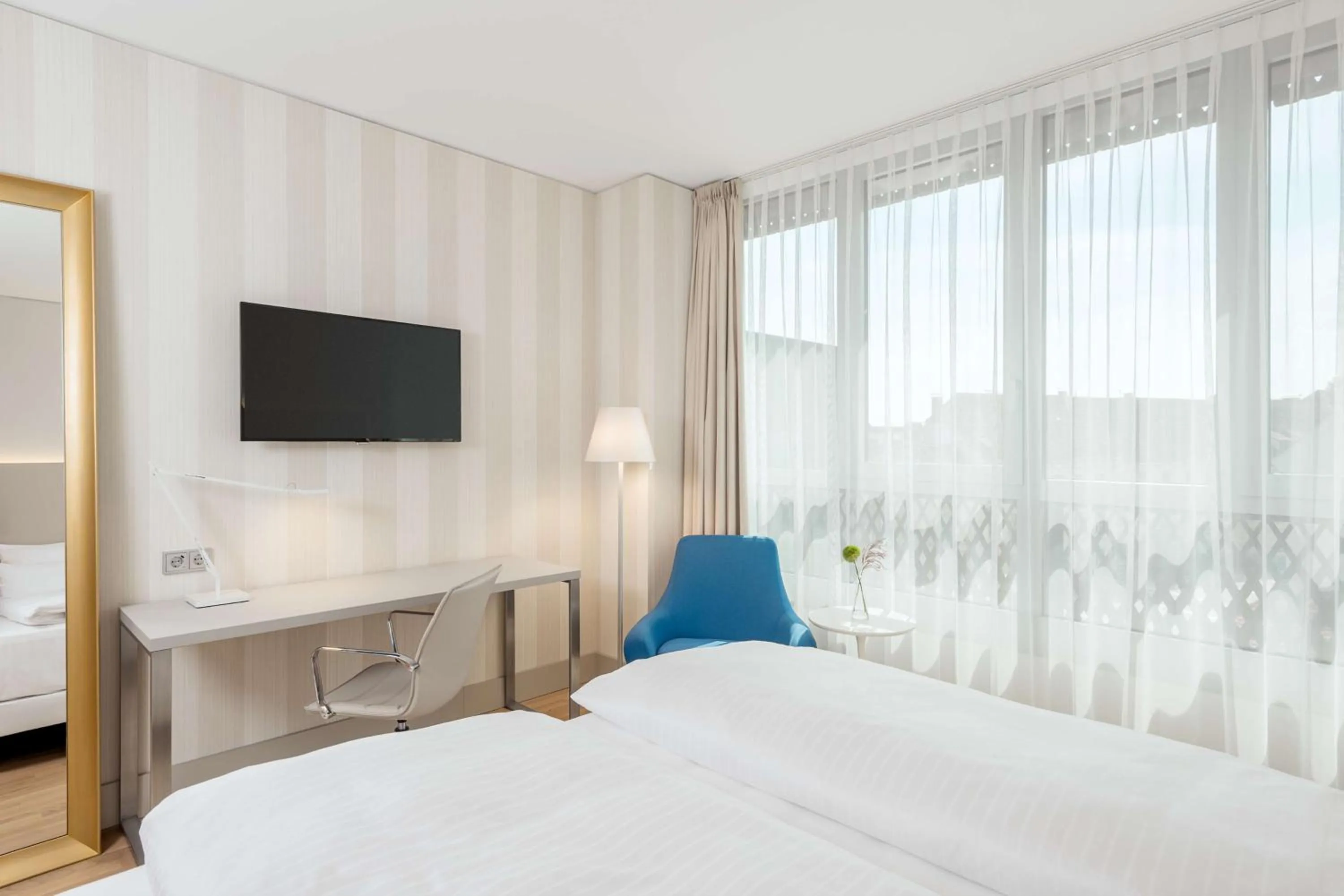 Photo of the whole room, Bed in NH Graz City