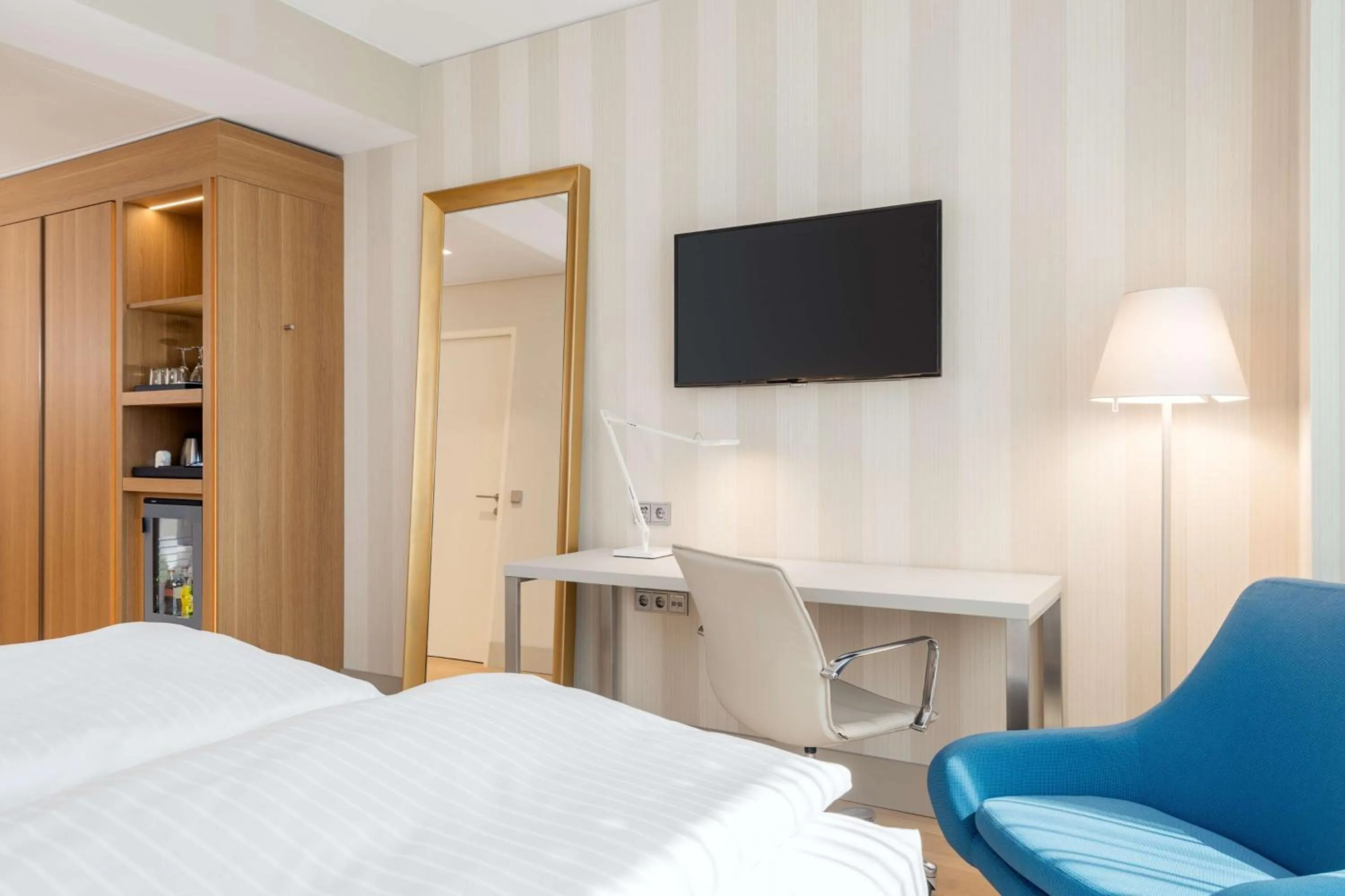 Photo of the whole room, Bed in NH Graz City