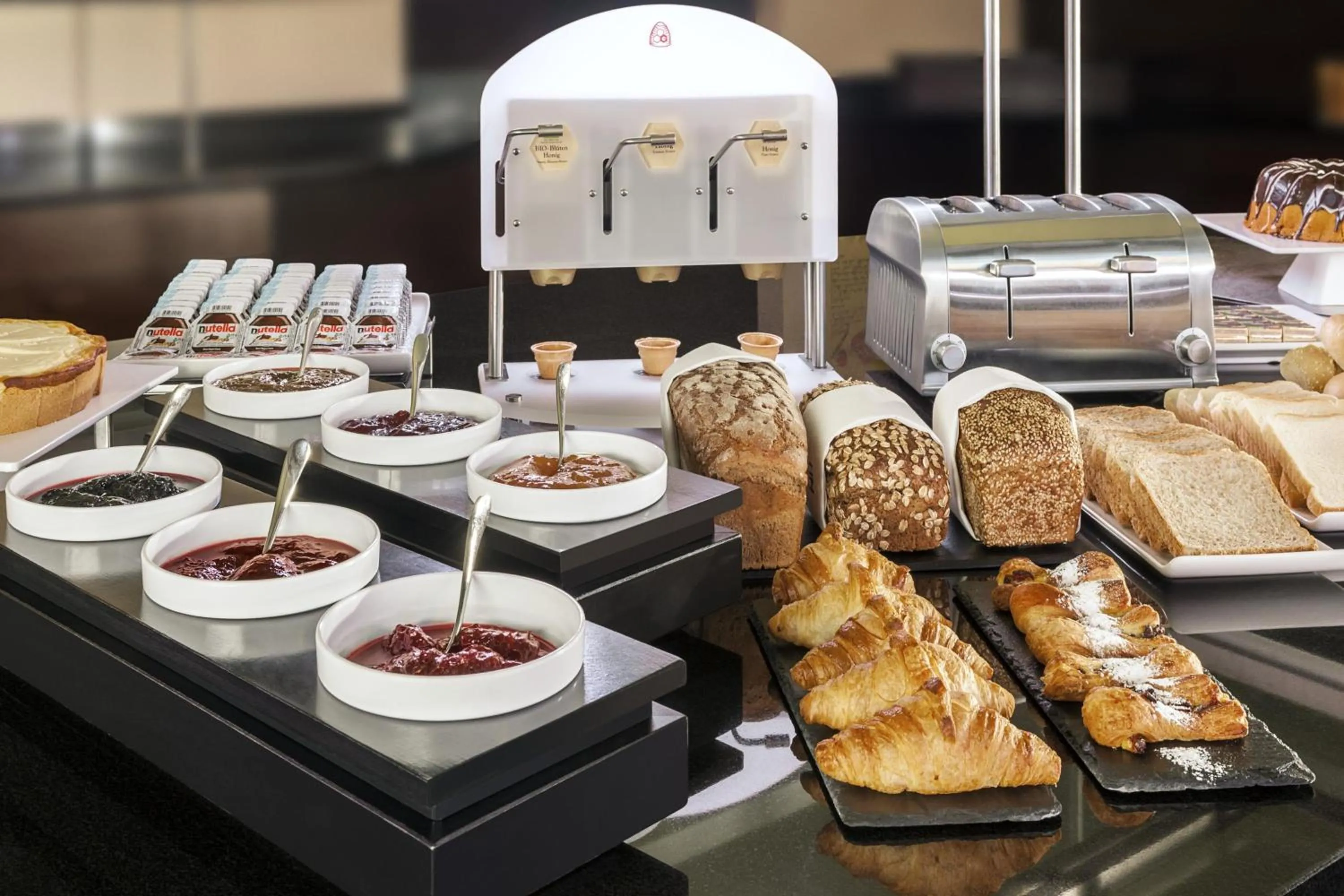 Restaurant/places to eat in NH Graz City