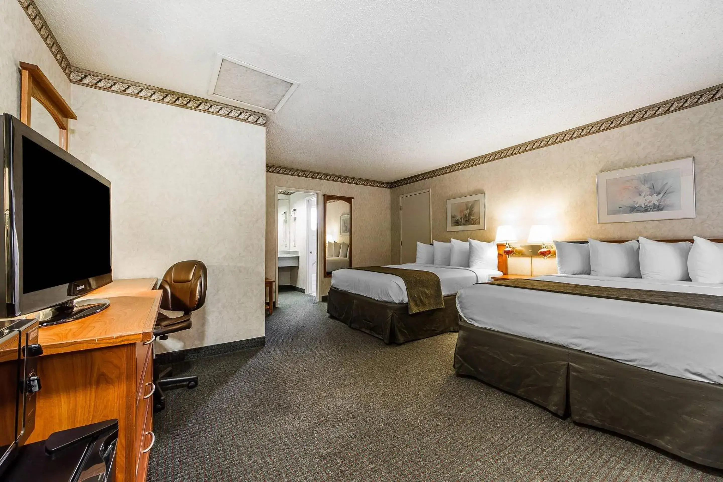 Bedroom, Bed in Quality Inn & Suites Silicon Valley Bedroom, Bed in Quality Inn & Suites Silicon Valley