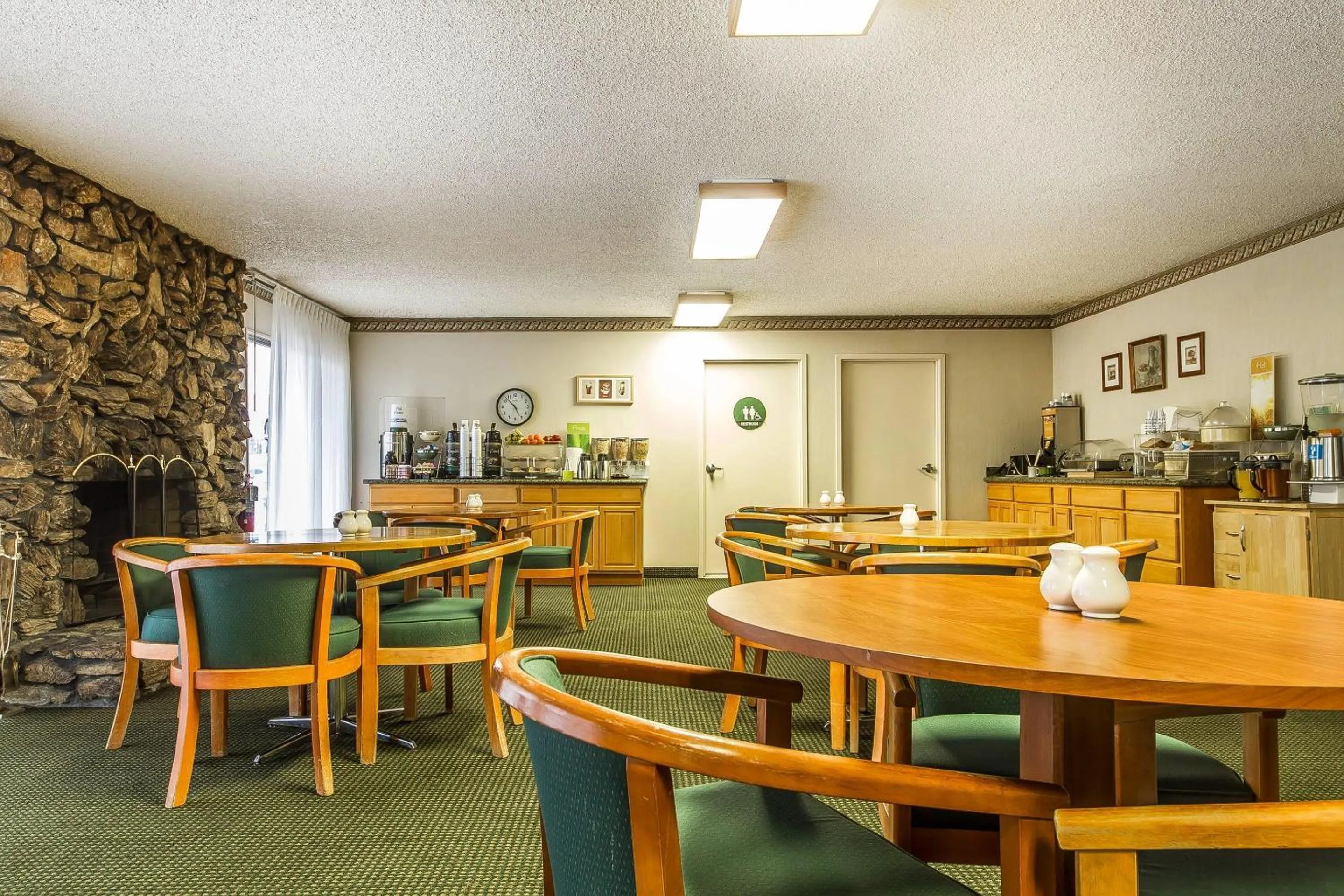 Breakfast in Quality Inn & Suites Silicon Valley