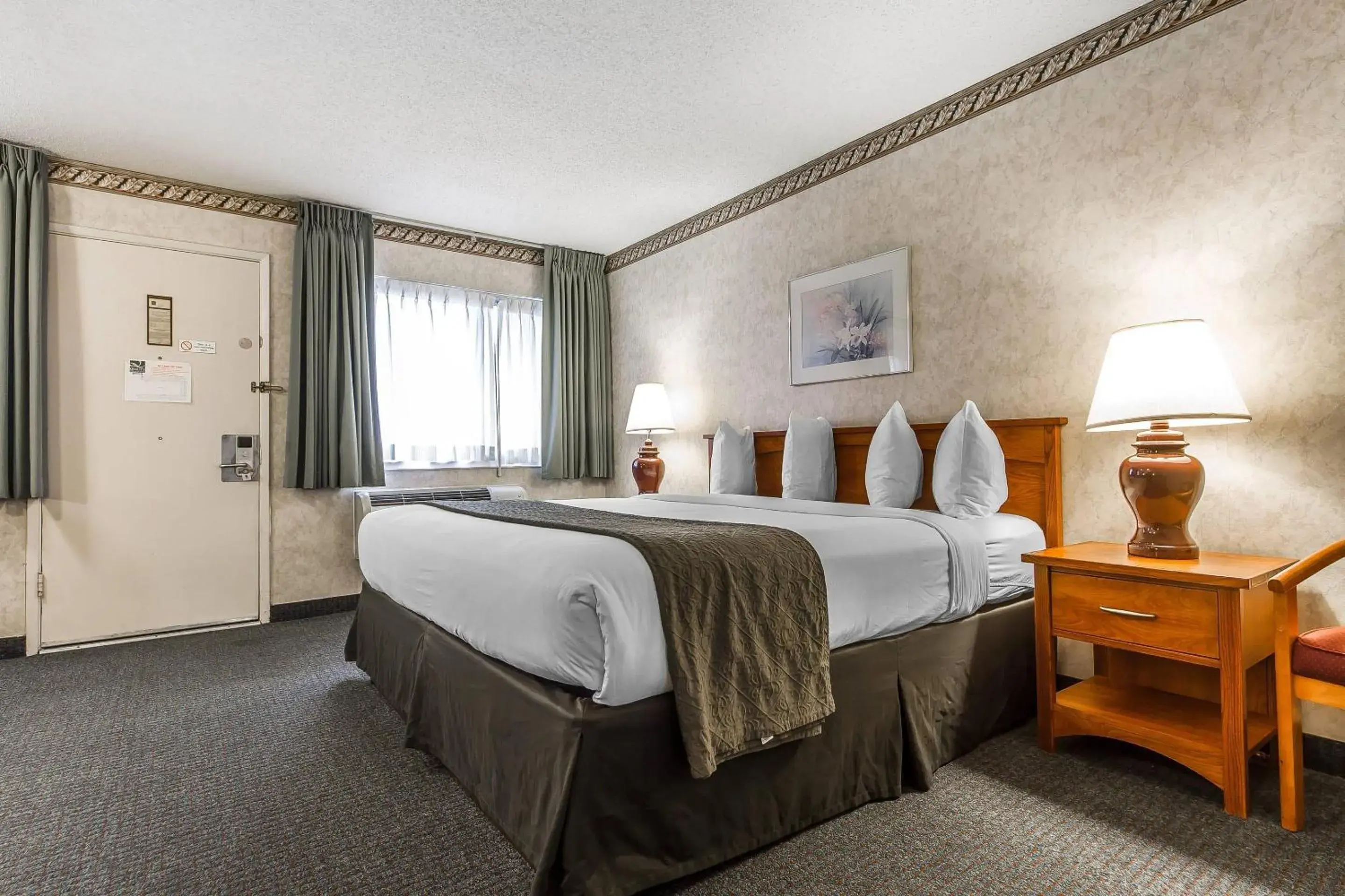 Bedroom, Bed in Quality Inn & Suites Silicon Valley Bedroom, Bed in Quality Inn & Suites Silicon Valley