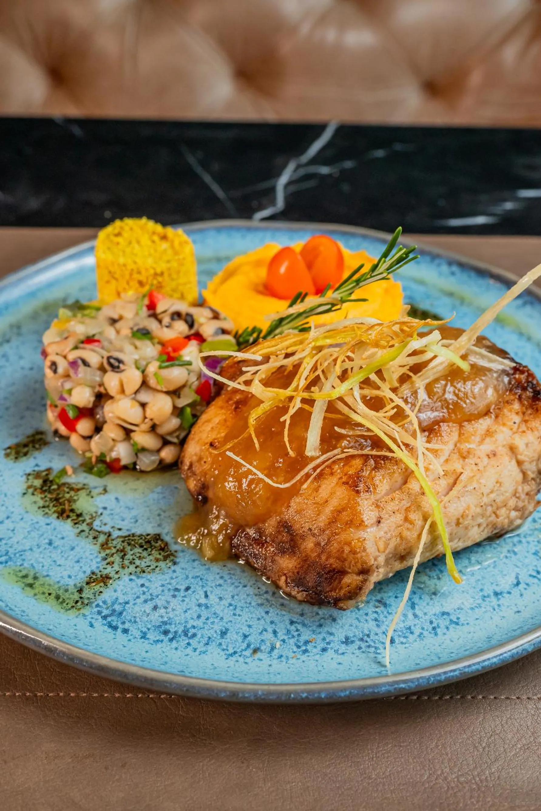 Restaurant/places to eat in Mercure Belem Boulevard