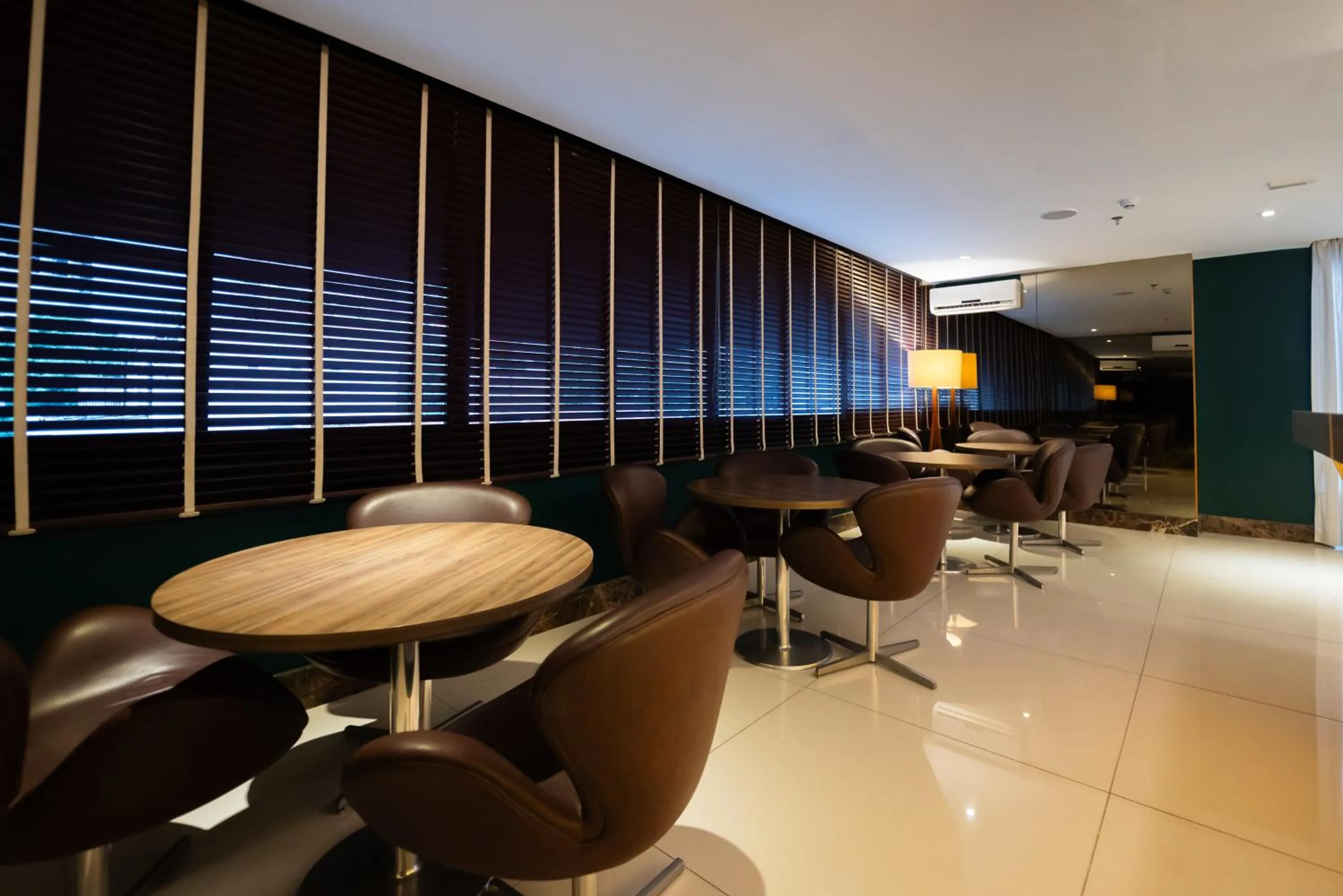 Lounge or bar in Mercure Belem Boulevard