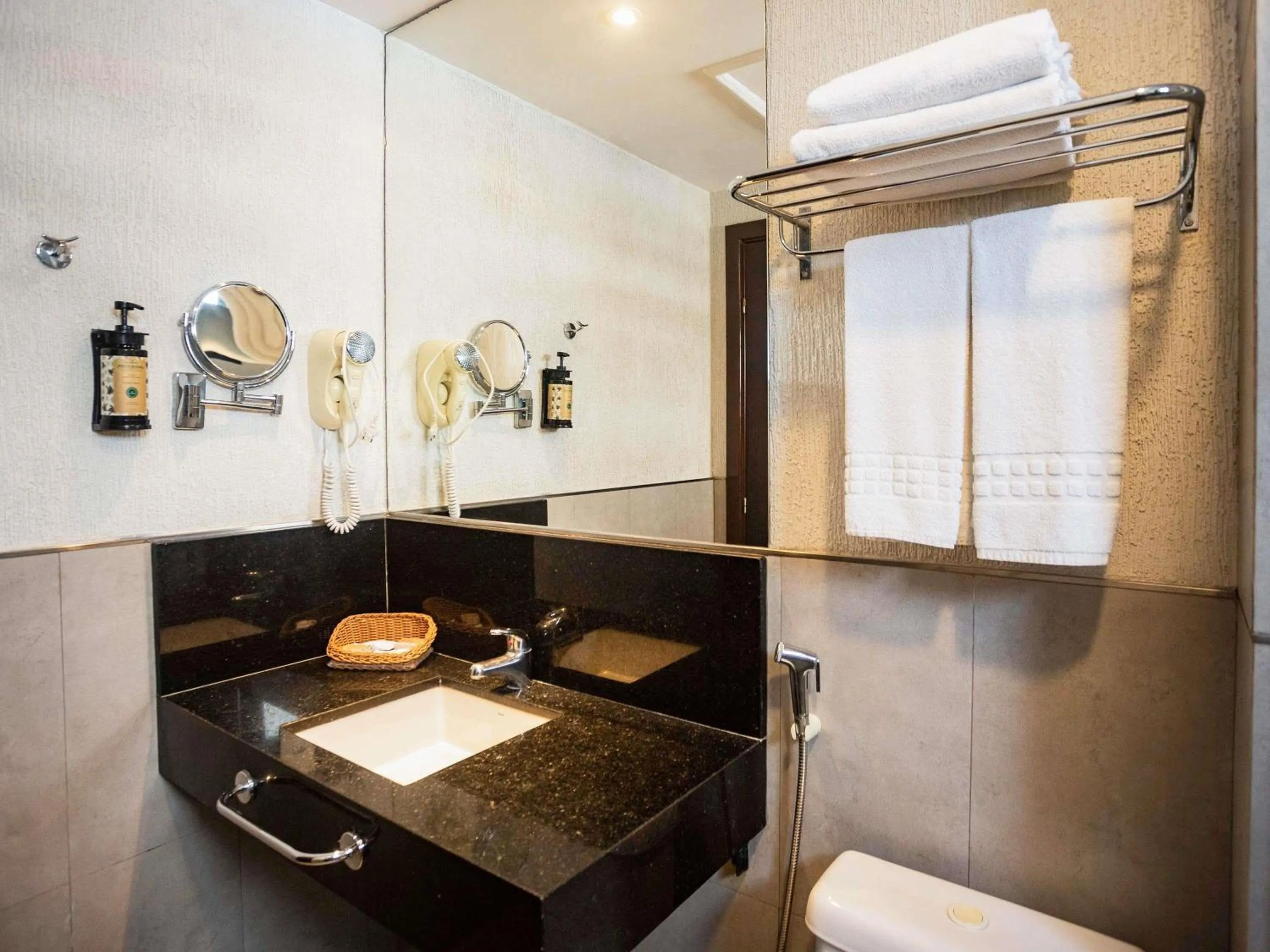 Bedroom in Mercure Belem Boulevard