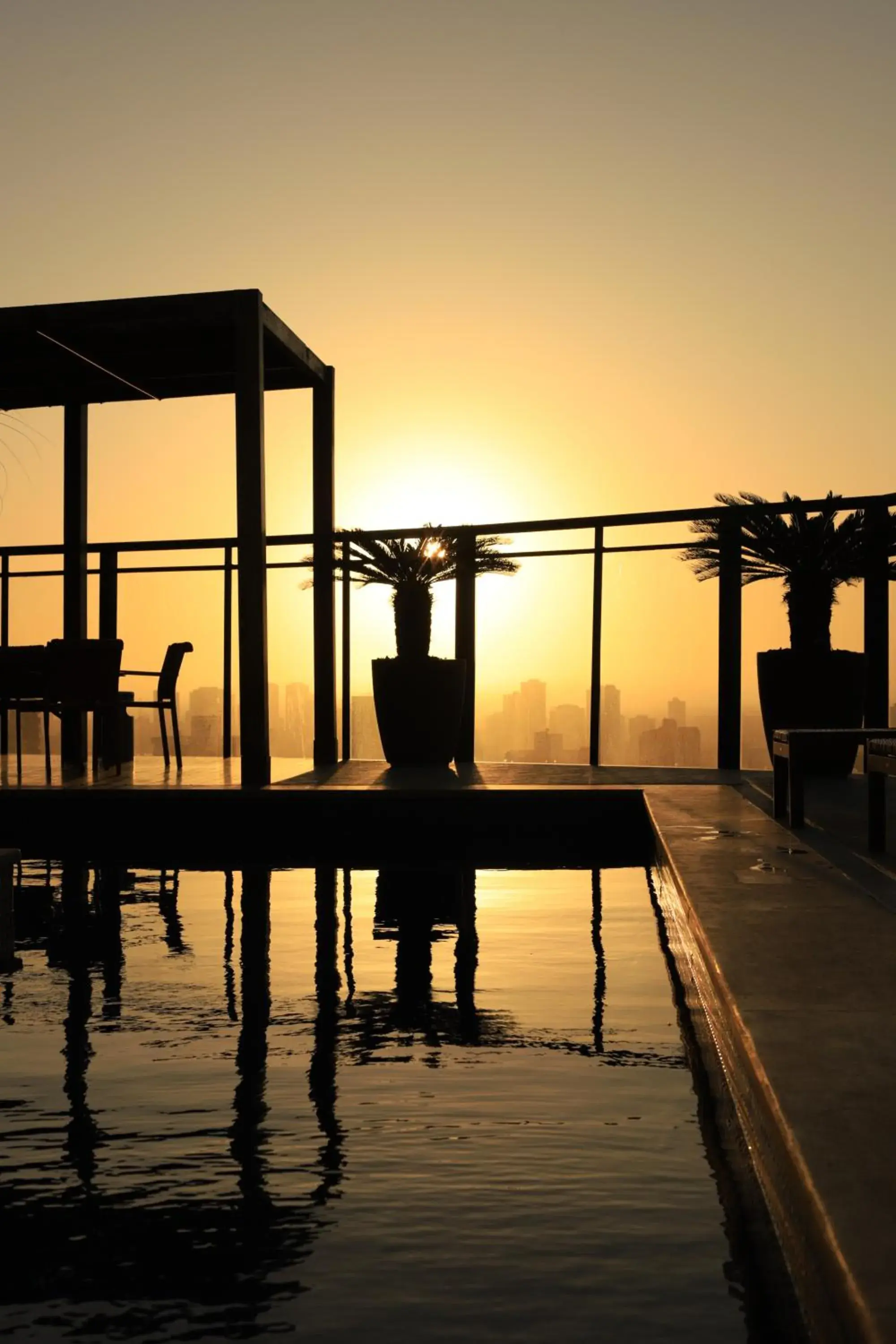 Swimming pool in Mercure Belem Boulevard Swimming pool in Mercure Belem Boulevard