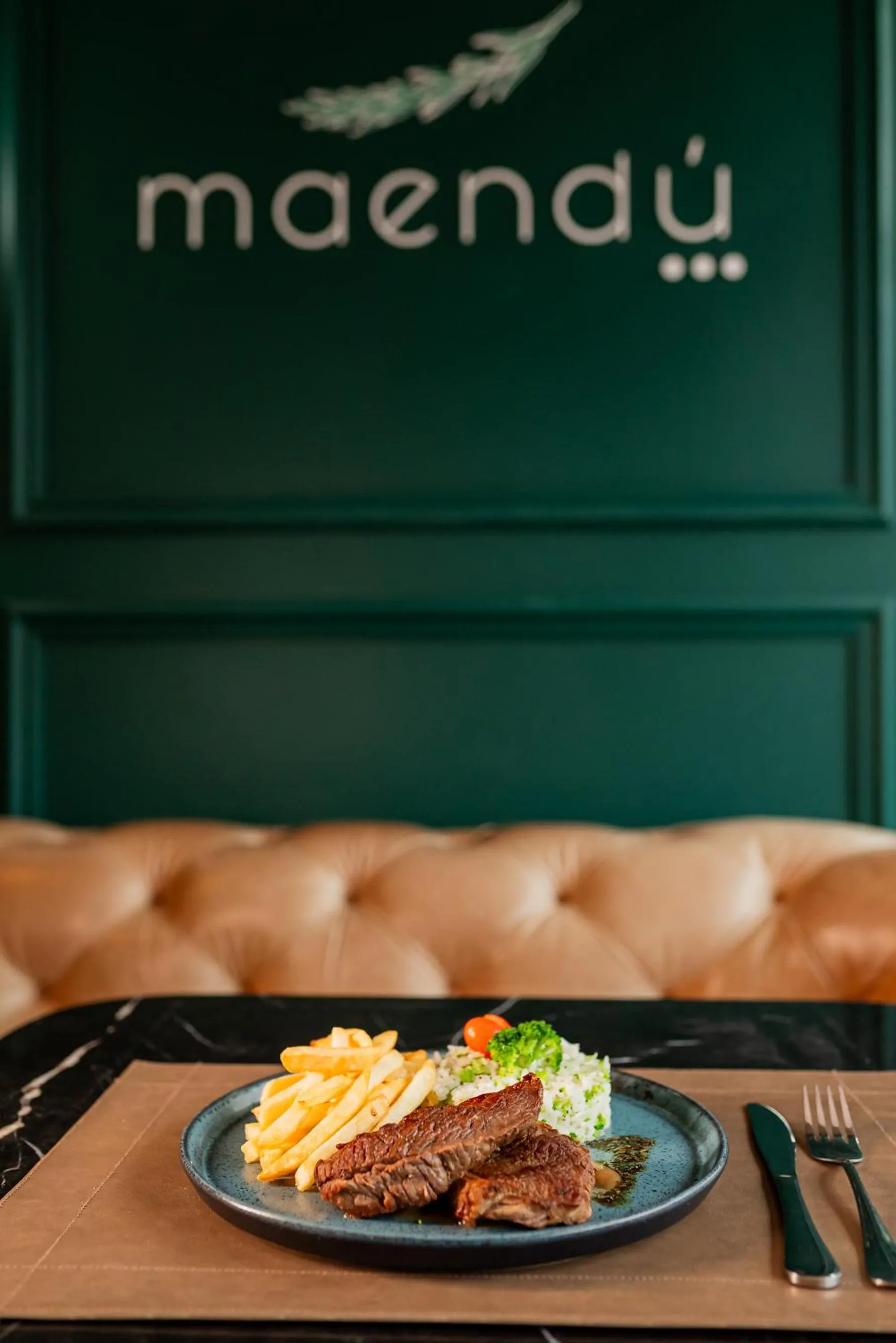Restaurant/places to eat in Mercure Belem Boulevard
